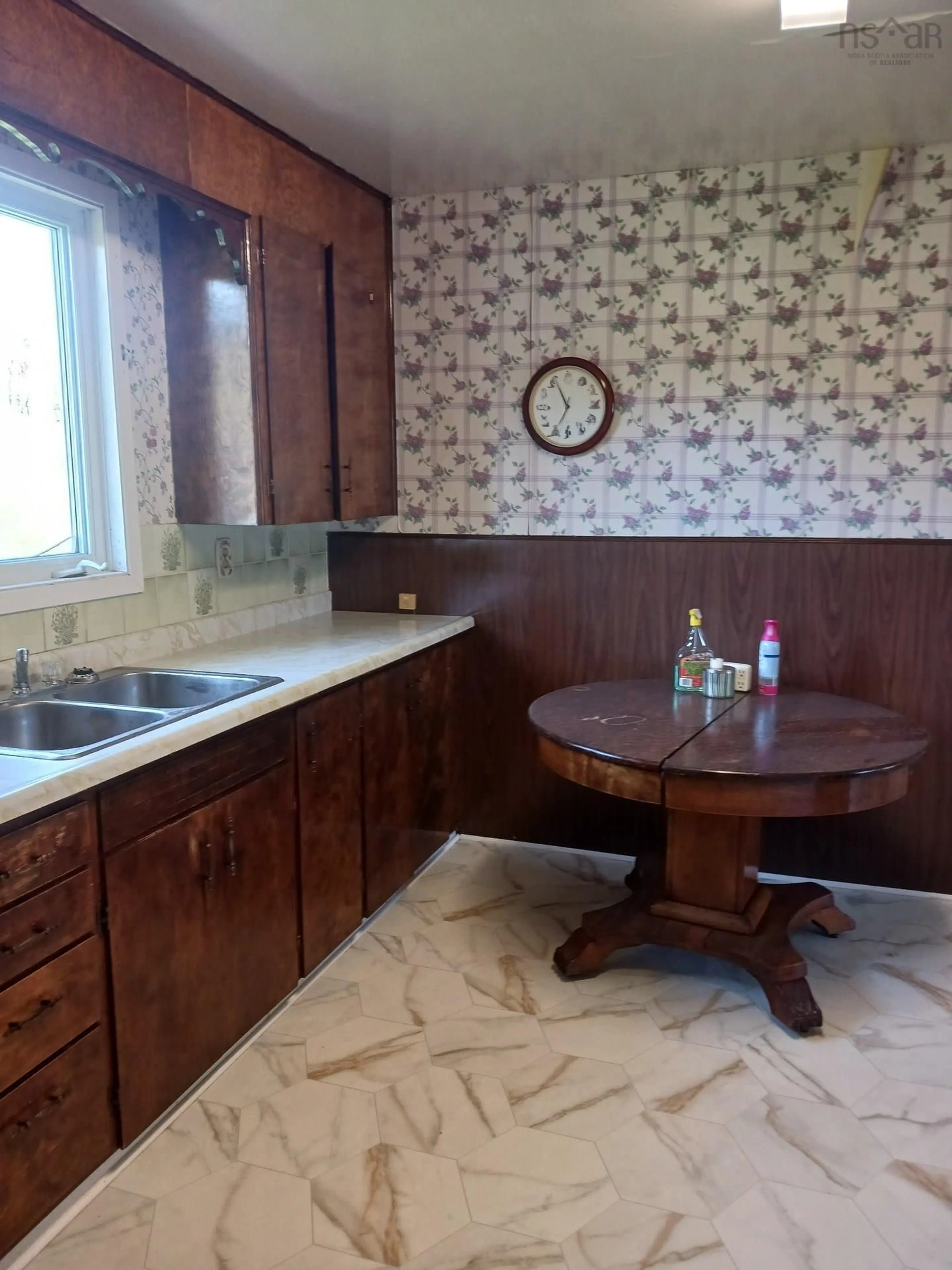 Standard kitchen, ceramic/tile floor for 307 Donkin Hwy, Donkin Nova Scotia B1A 6W7