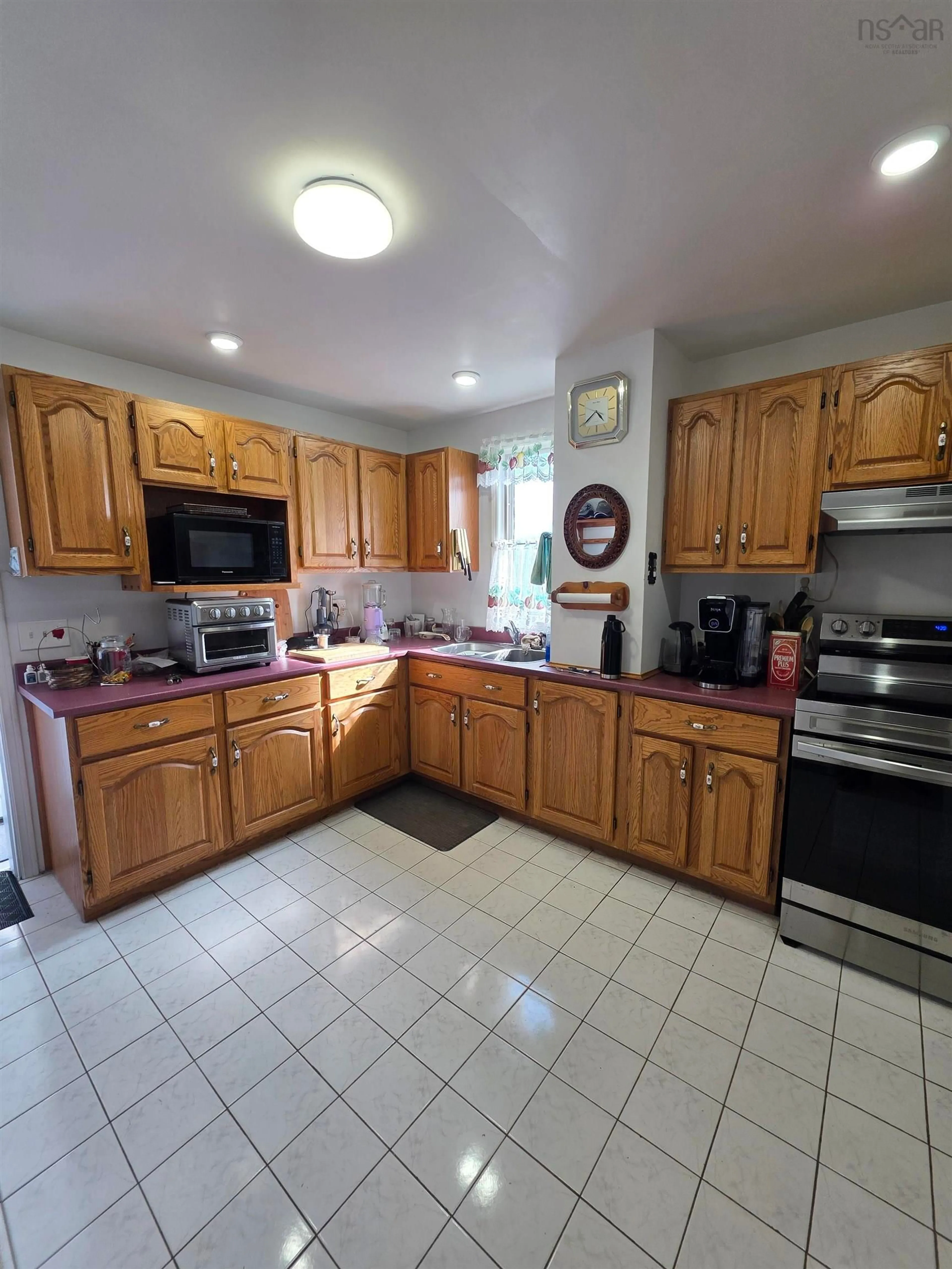 Standard kitchen, ceramic/tile floor for 200 Maple Ave, Glace Bay Nova Scotia B1A 2J1