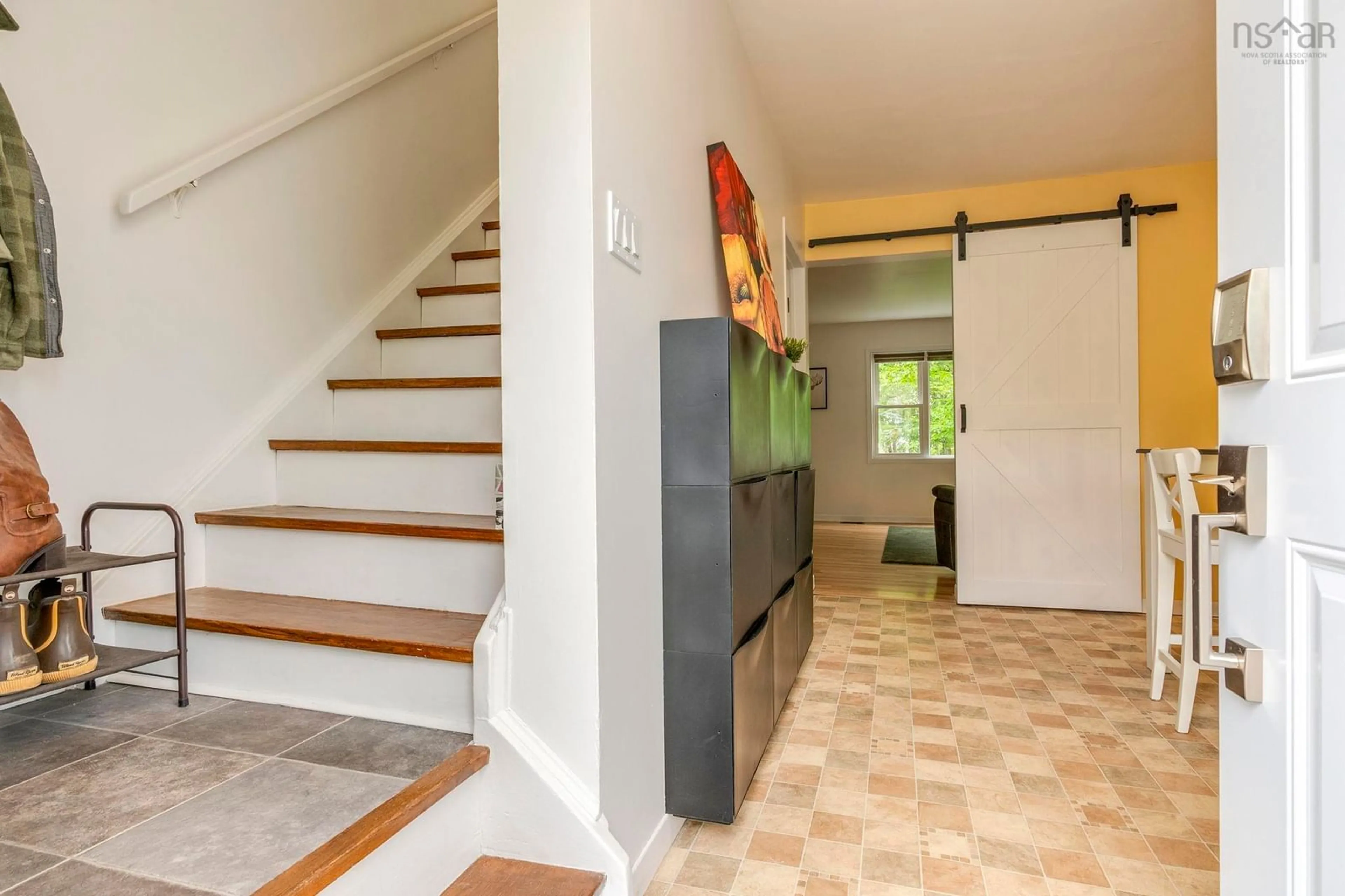 Indoor entryway for 62 Topsail Blvd, Dartmouth Nova Scotia B2W 4A6