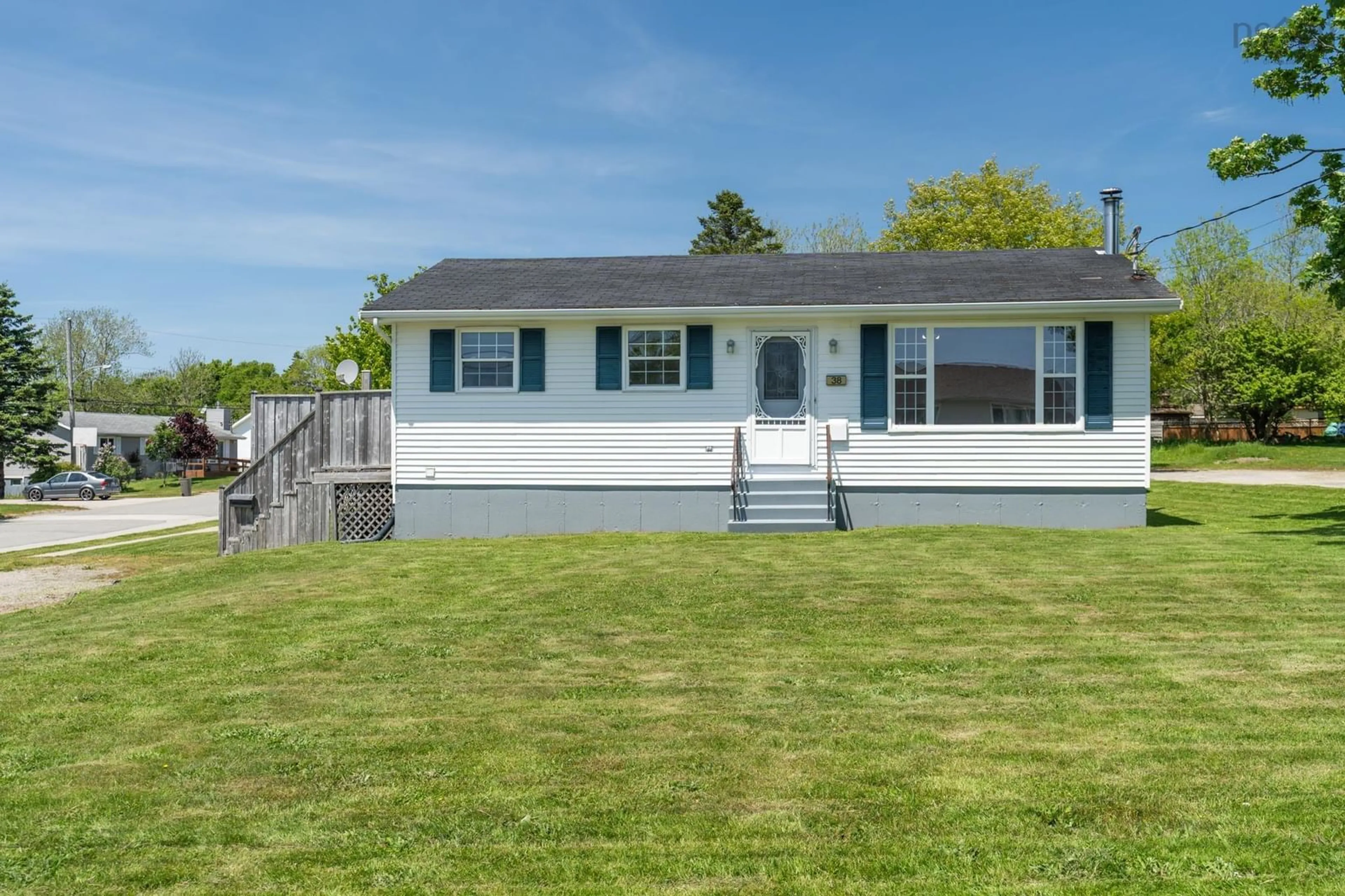 Home with vinyl exterior material, water/lake/river/ocean view for 38 Hibernia St, Yarmouth Nova Scotia B5A 2M6