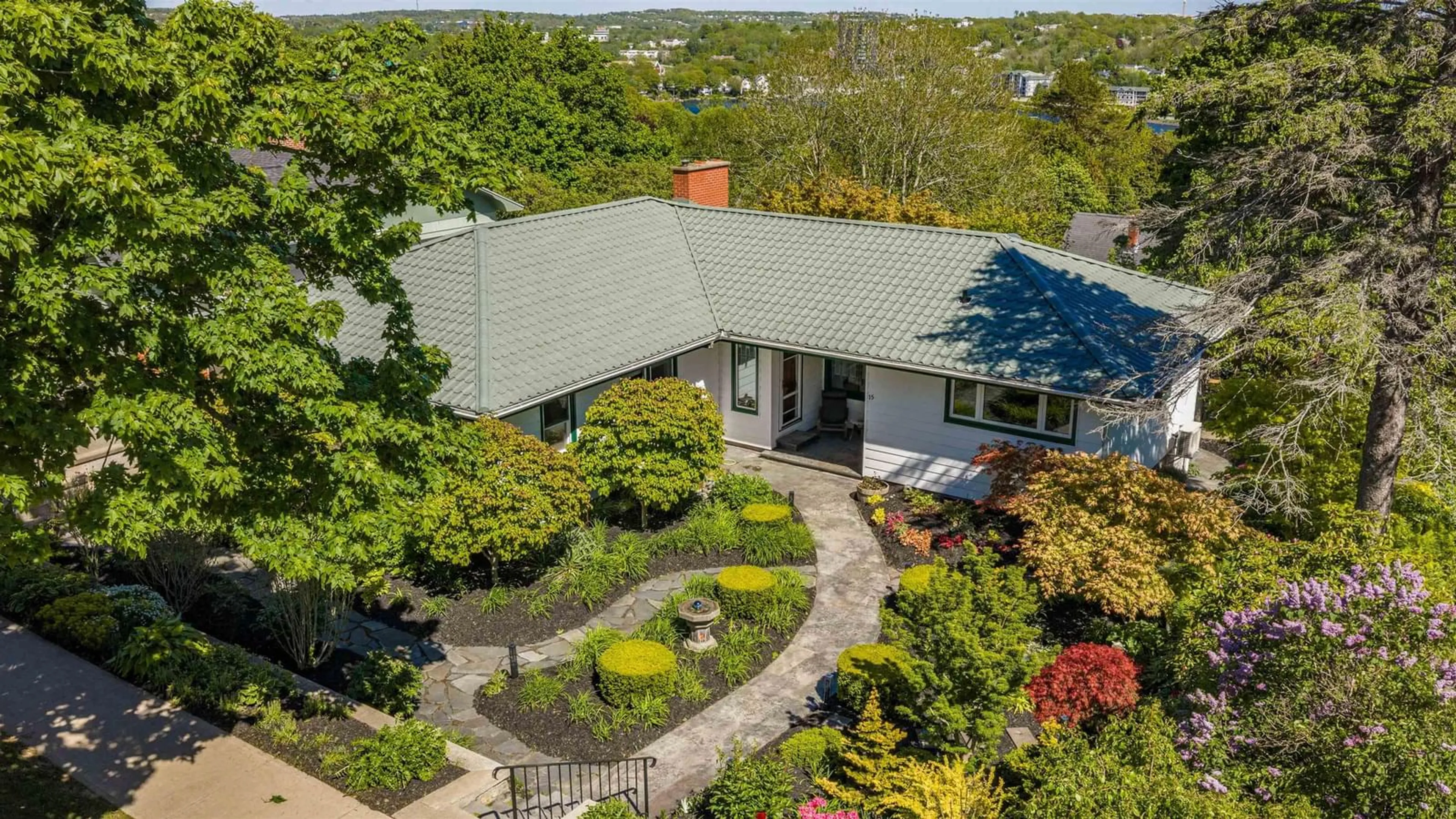 A pic from outside/outdoor area/front of a property/back of a property/a pic from drone, unknown for 15 Lakeview Ave, Dartmouth Nova Scotia B3A 3S8