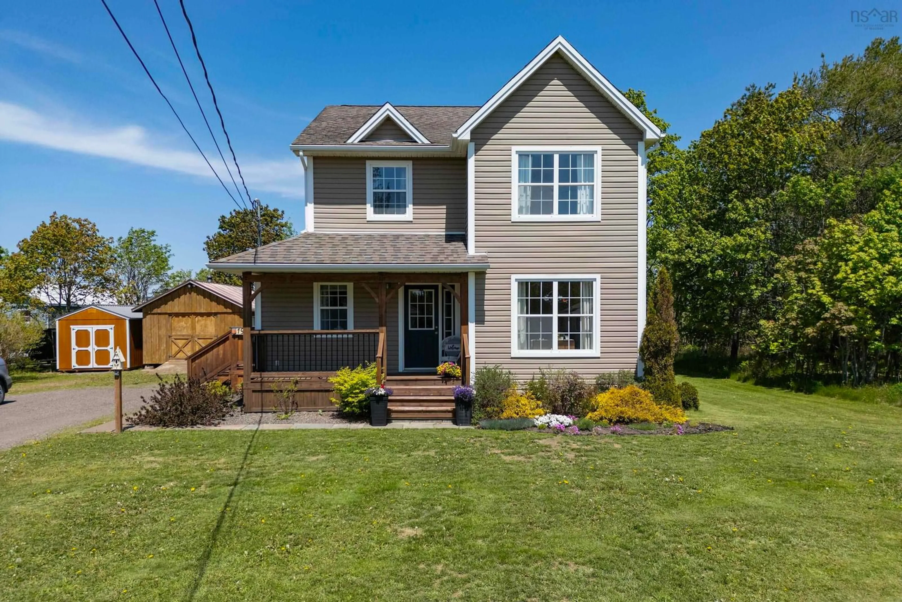 Home with vinyl exterior material, street for 194 King St, Parrsboro Nova Scotia B0N 1S0