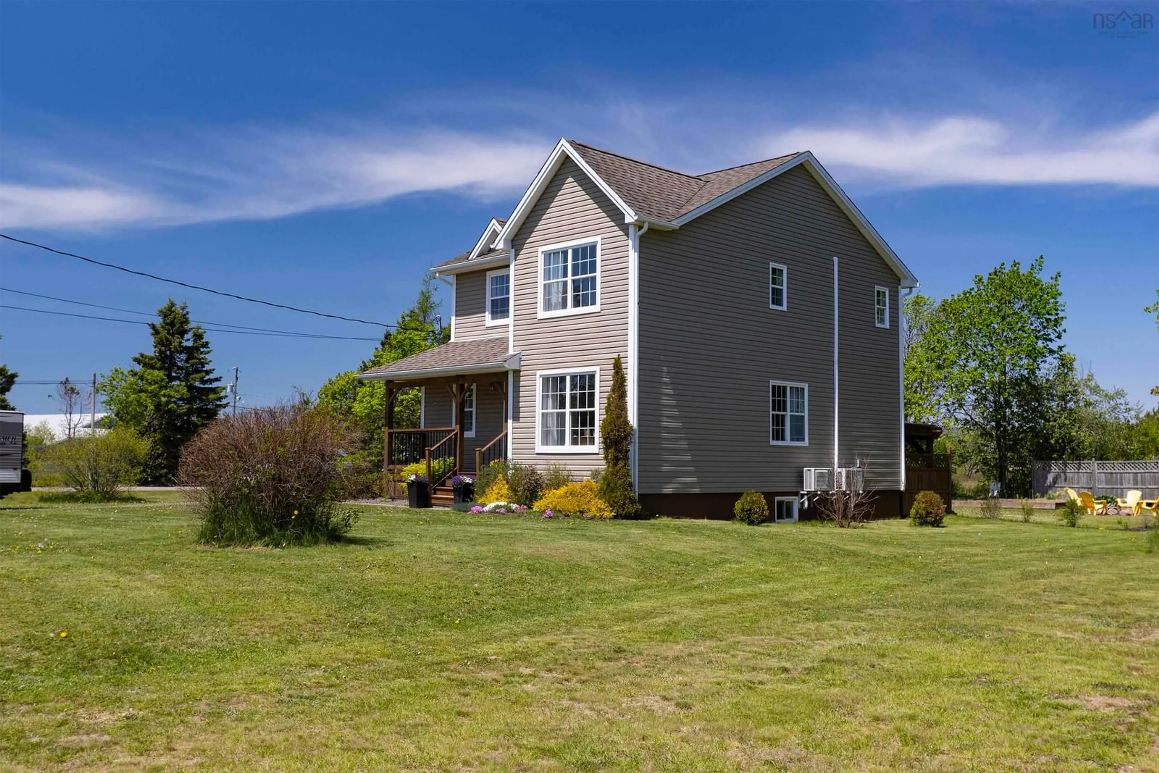 Home with vinyl exterior material, street for 194 King St, Parrsboro Nova Scotia B0N 1S0