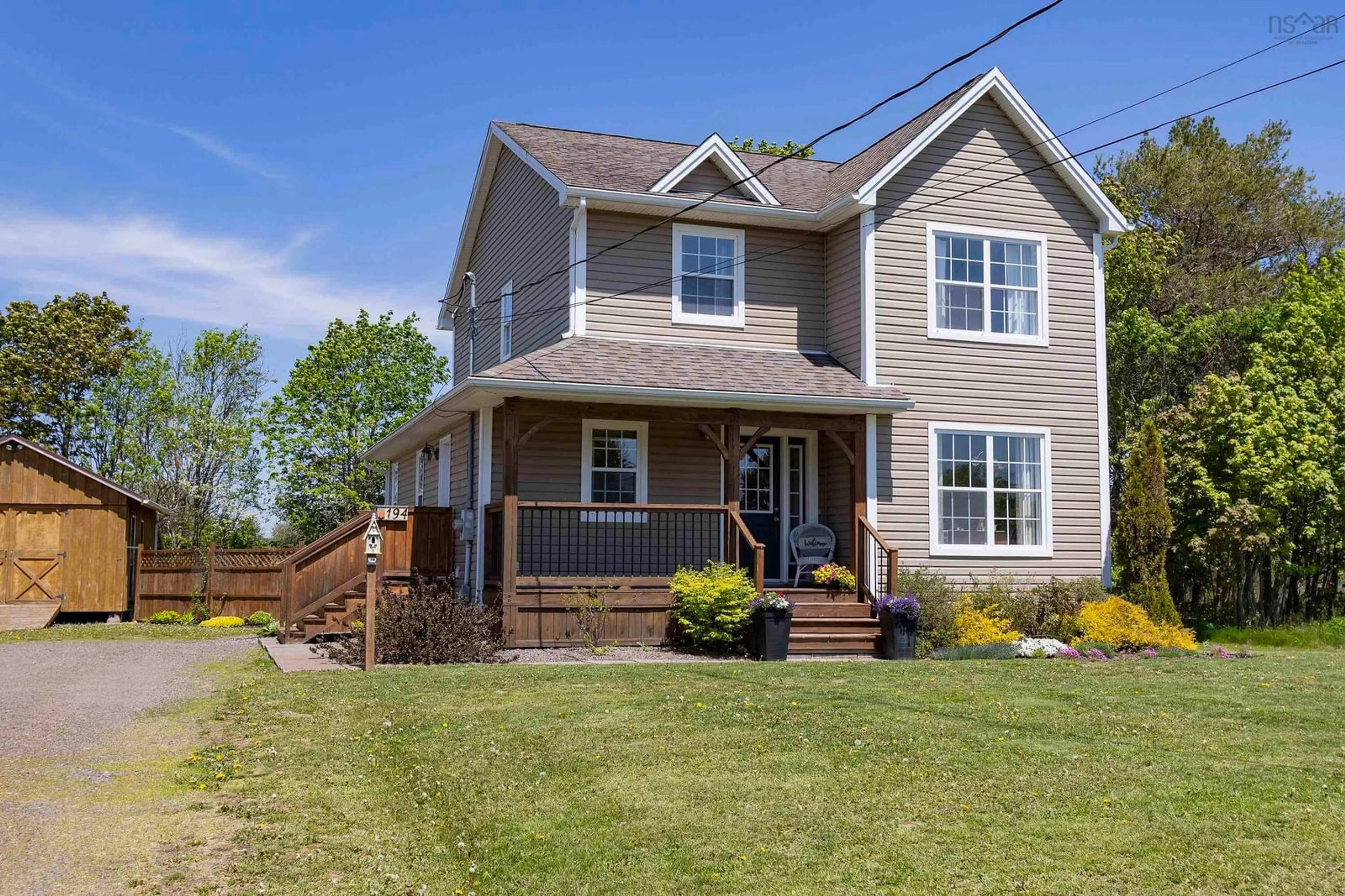 Home with vinyl exterior material, street for 194 King St, Parrsboro Nova Scotia B0N 1S0