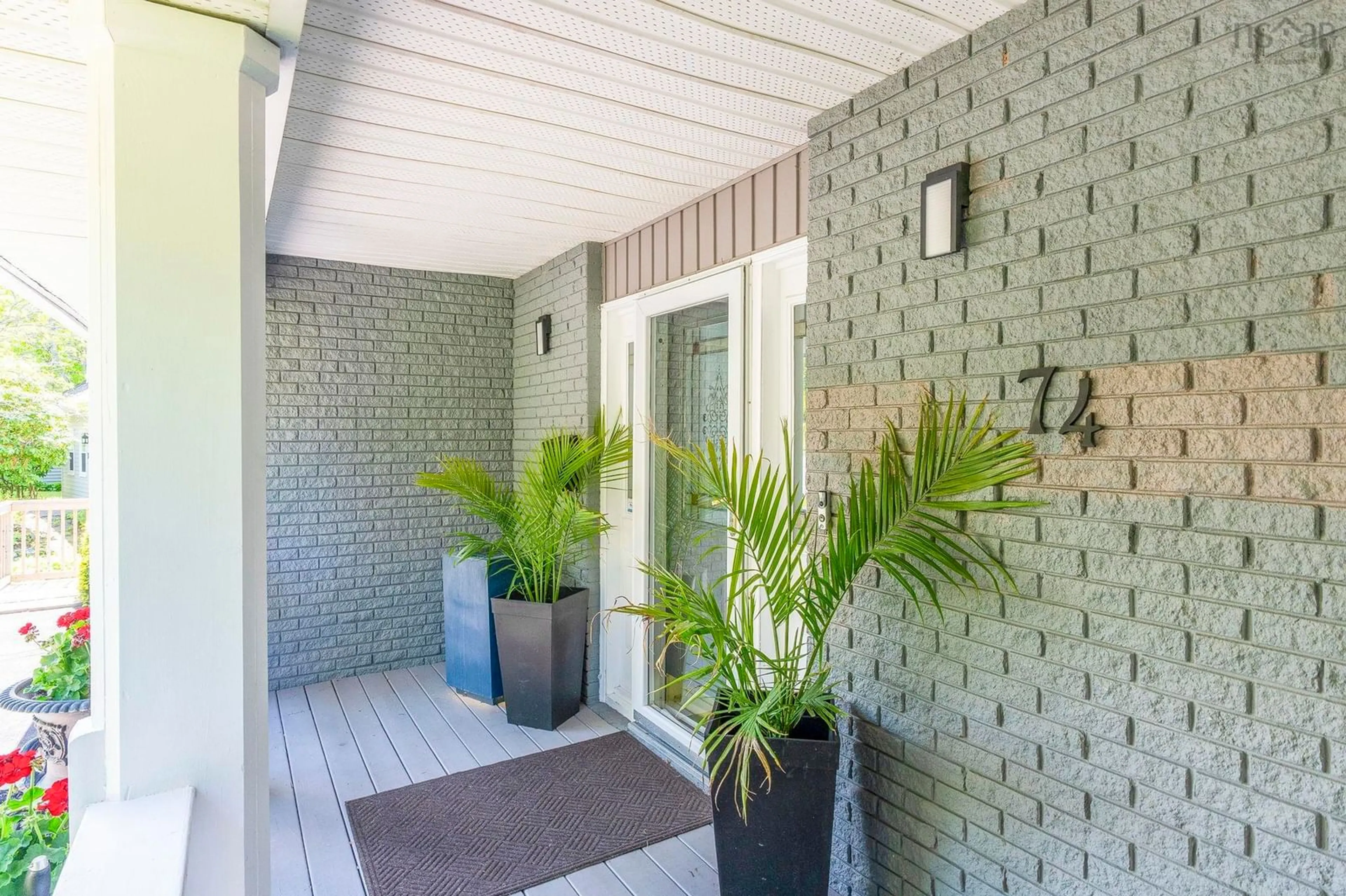 Indoor entryway for 74 Golf Links Rd, Bedford Nova Scotia B4A 2J3