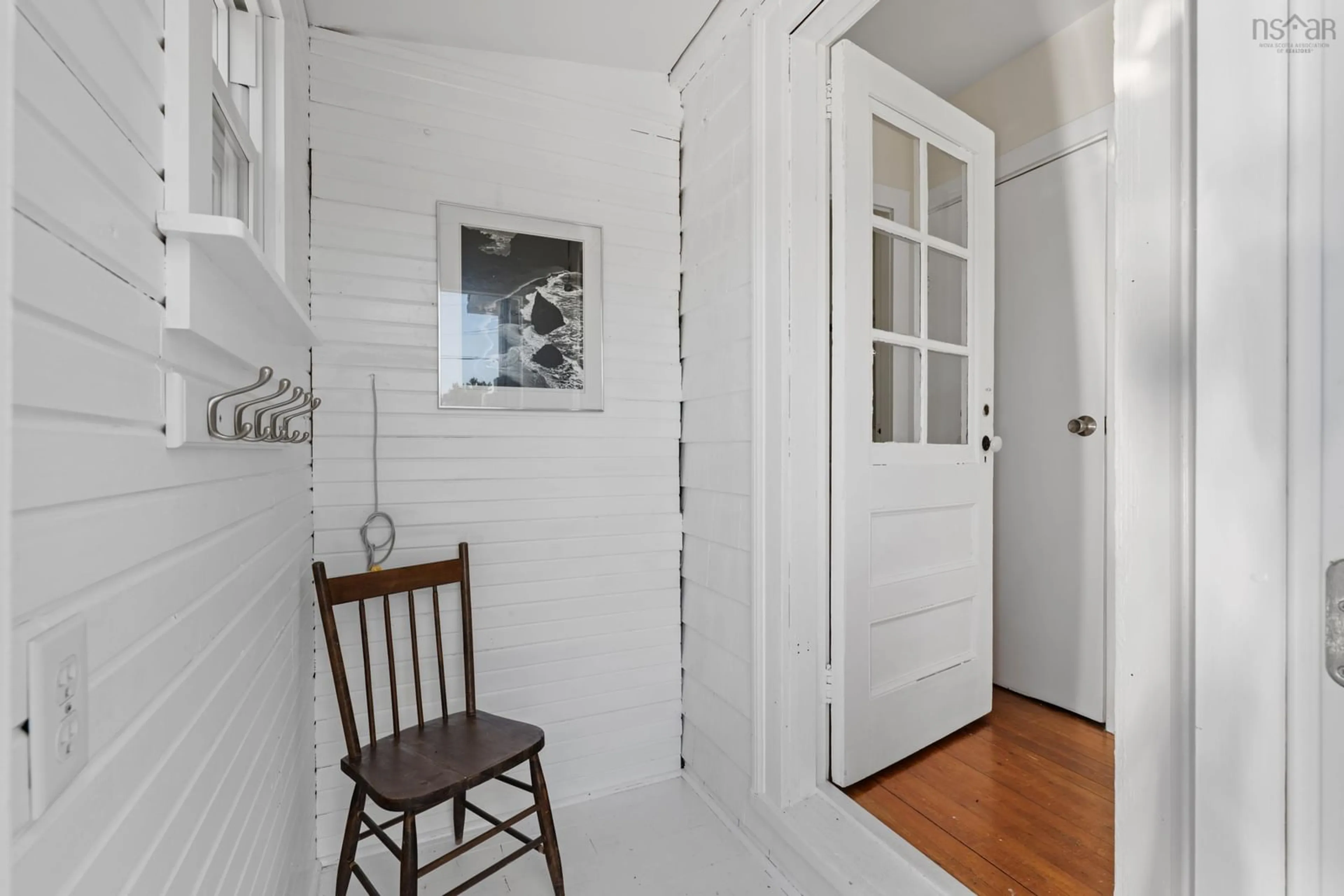 Indoor entryway for 150 Chester Commons Rd, Chester Nova Scotia B0J 1J0
