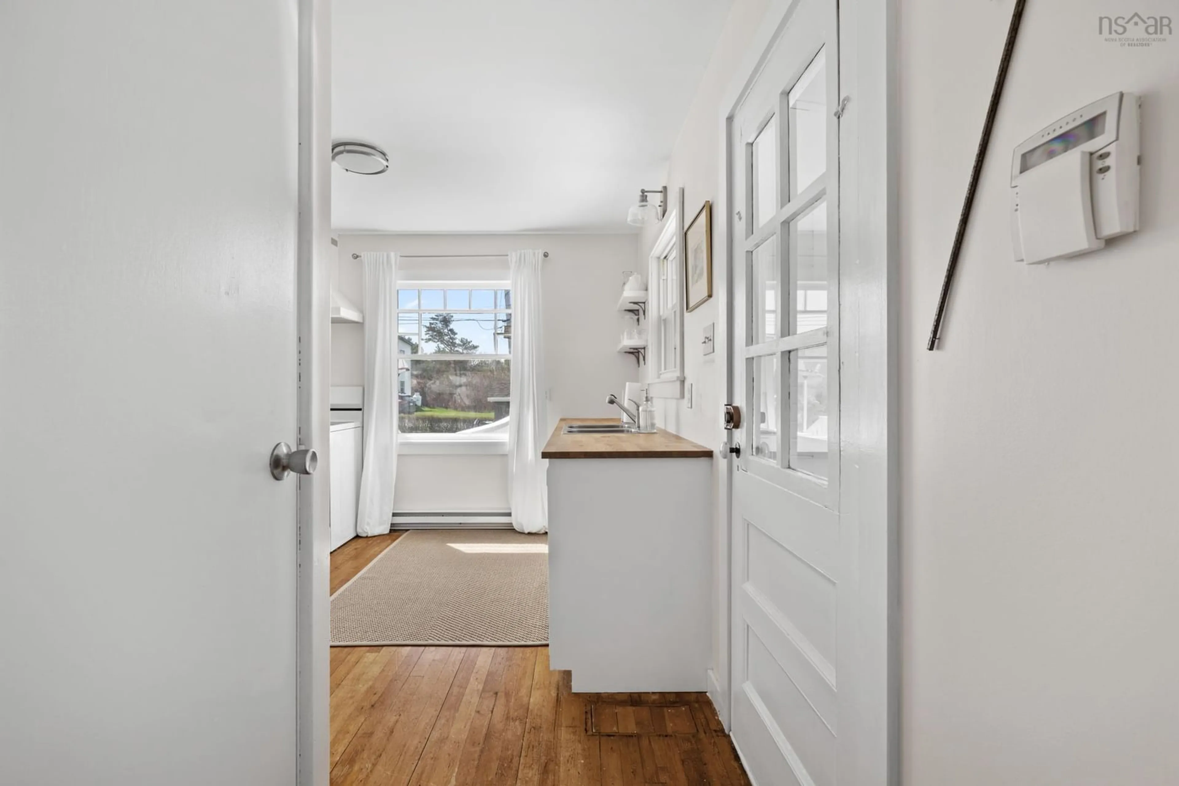 Indoor entryway for 150 Chester Commons Rd, Chester Nova Scotia B0J 1J0