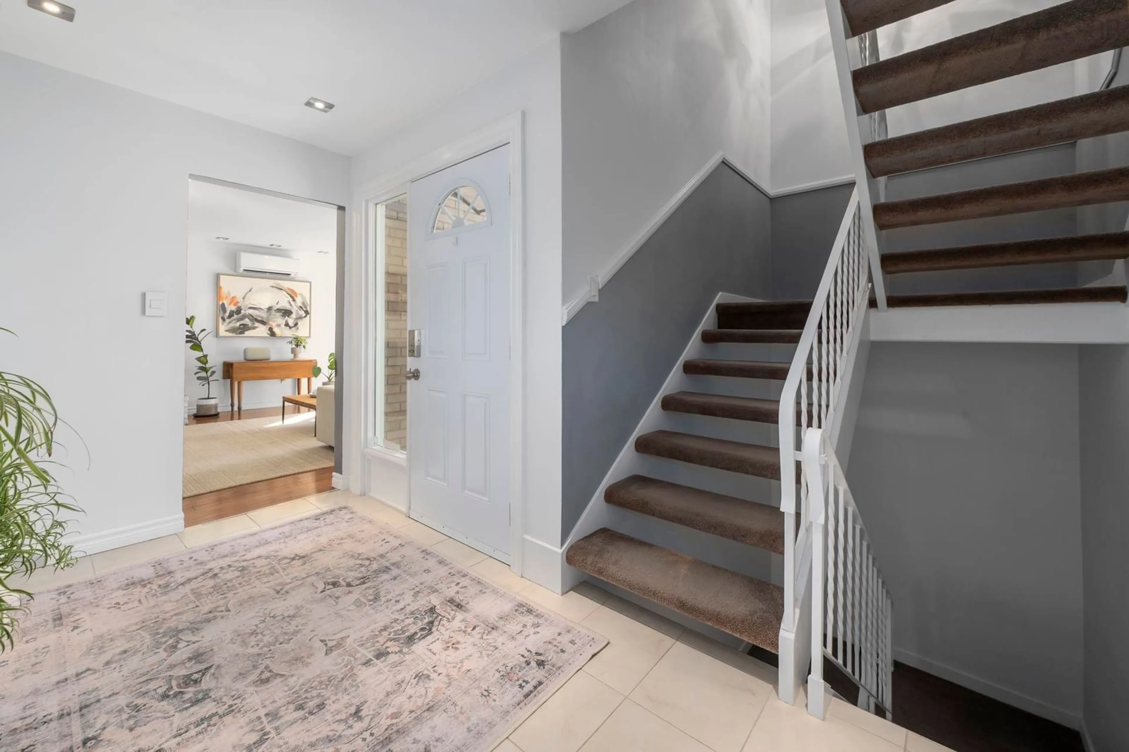Indoor entryway for 75 Bayview Rd, Halifax Nova Scotia B3M 1N8