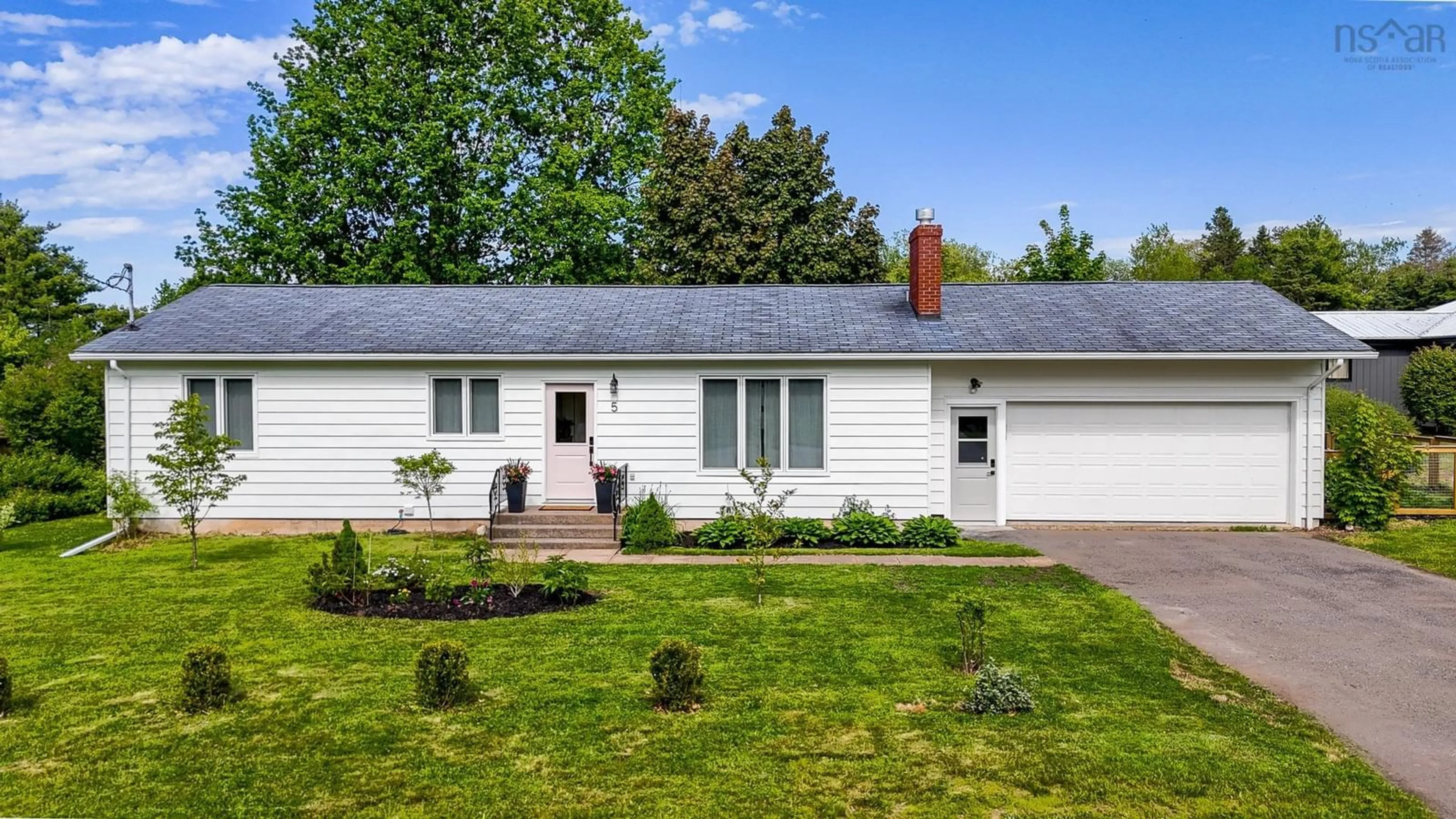 Home with vinyl exterior material, street for 5 Grandview Dr, Wolfville Nova Scotia B4P 1W5