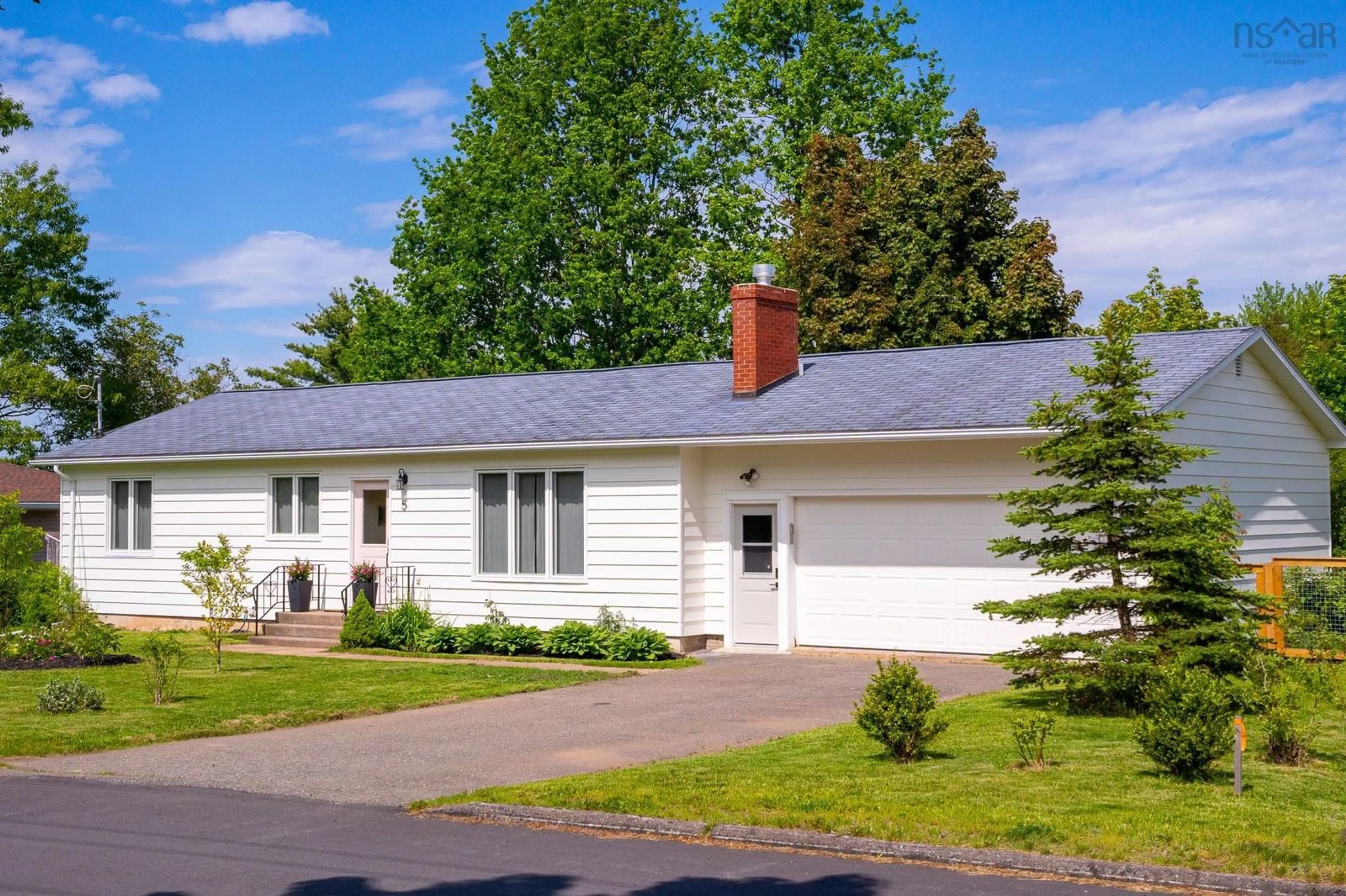 Home with vinyl exterior material, street for 5 Grandview Dr, Wolfville Nova Scotia B4P 1W5