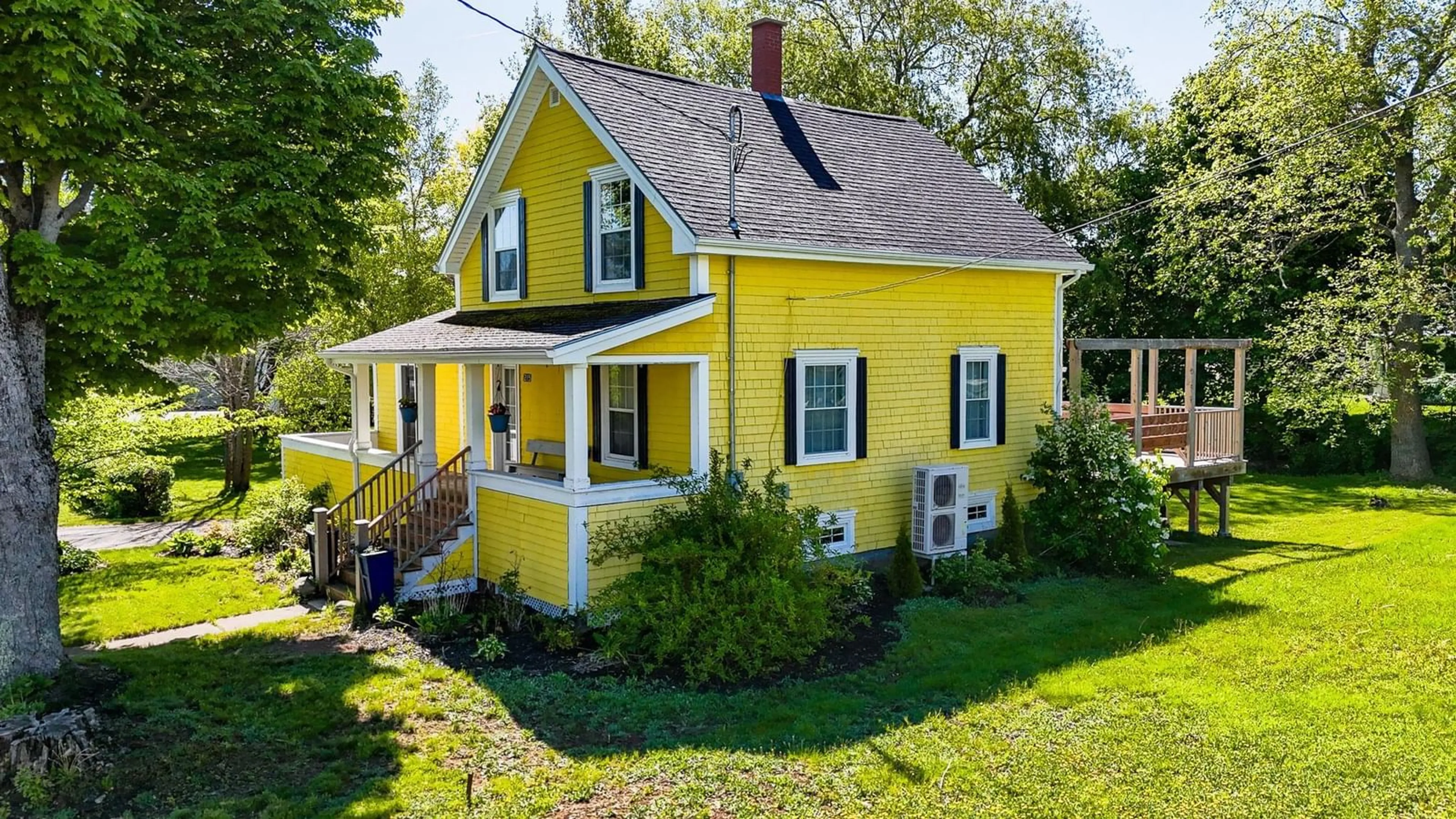 A pic from outside/outdoor area/front of a property/back of a property/a pic from drone, street for 215 Main St, Berwick Nova Scotia B0P 1E0