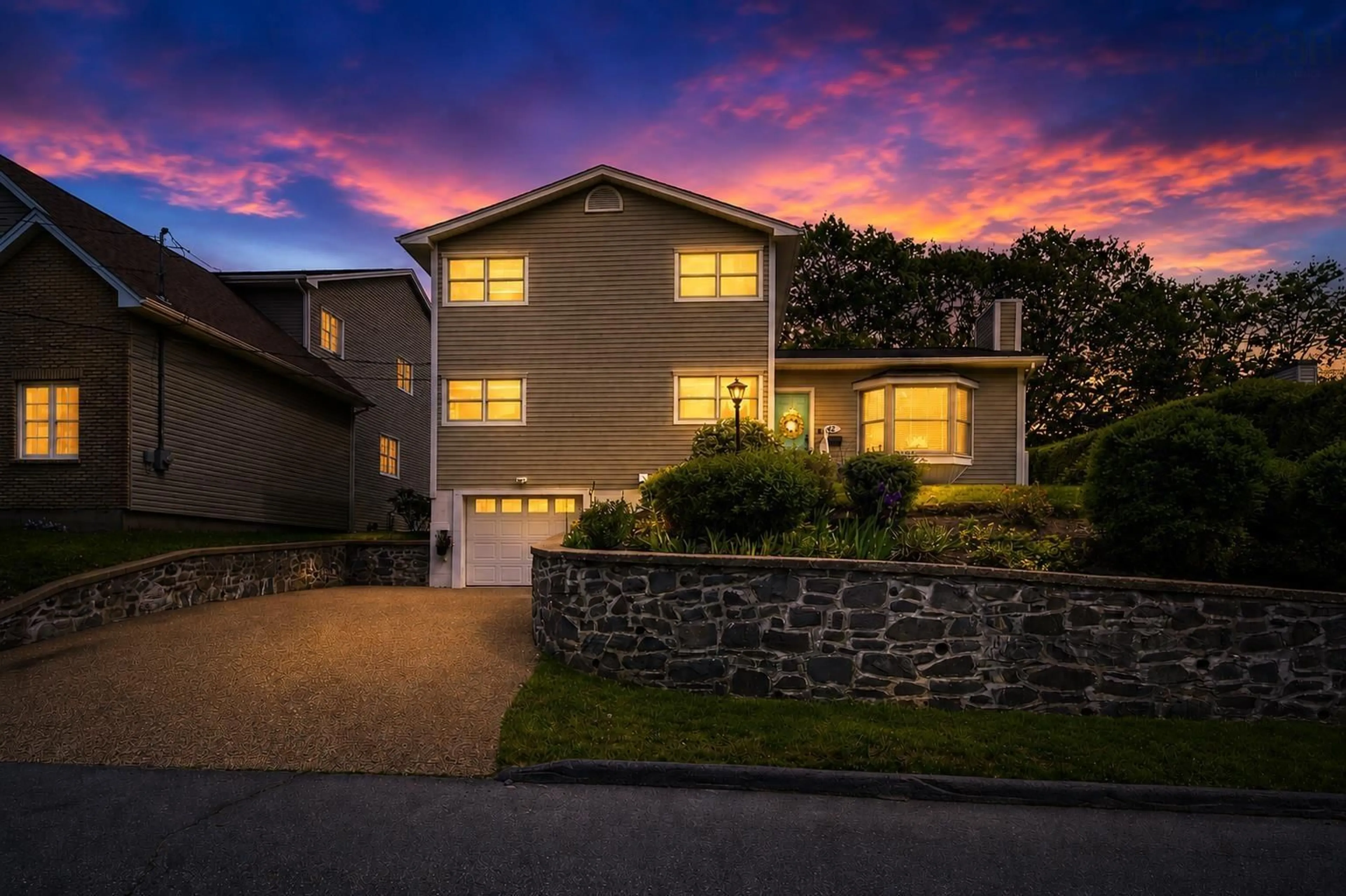 A pic from outside/outdoor area/front of a property/back of a property/a pic from drone, street for 42 Lodge Dr, Halifax Nova Scotia B3M 2G7