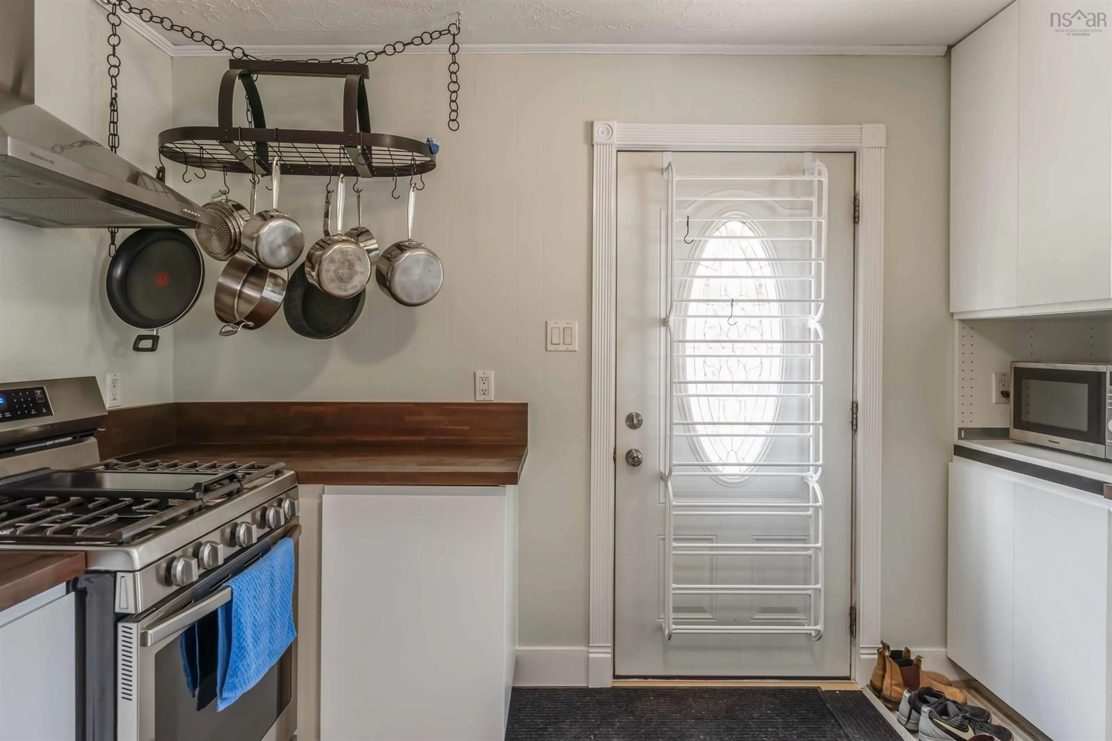 Indoor entryway for 265 Black Hole, Sheffield Mills Nova Scotia B0P 1H0