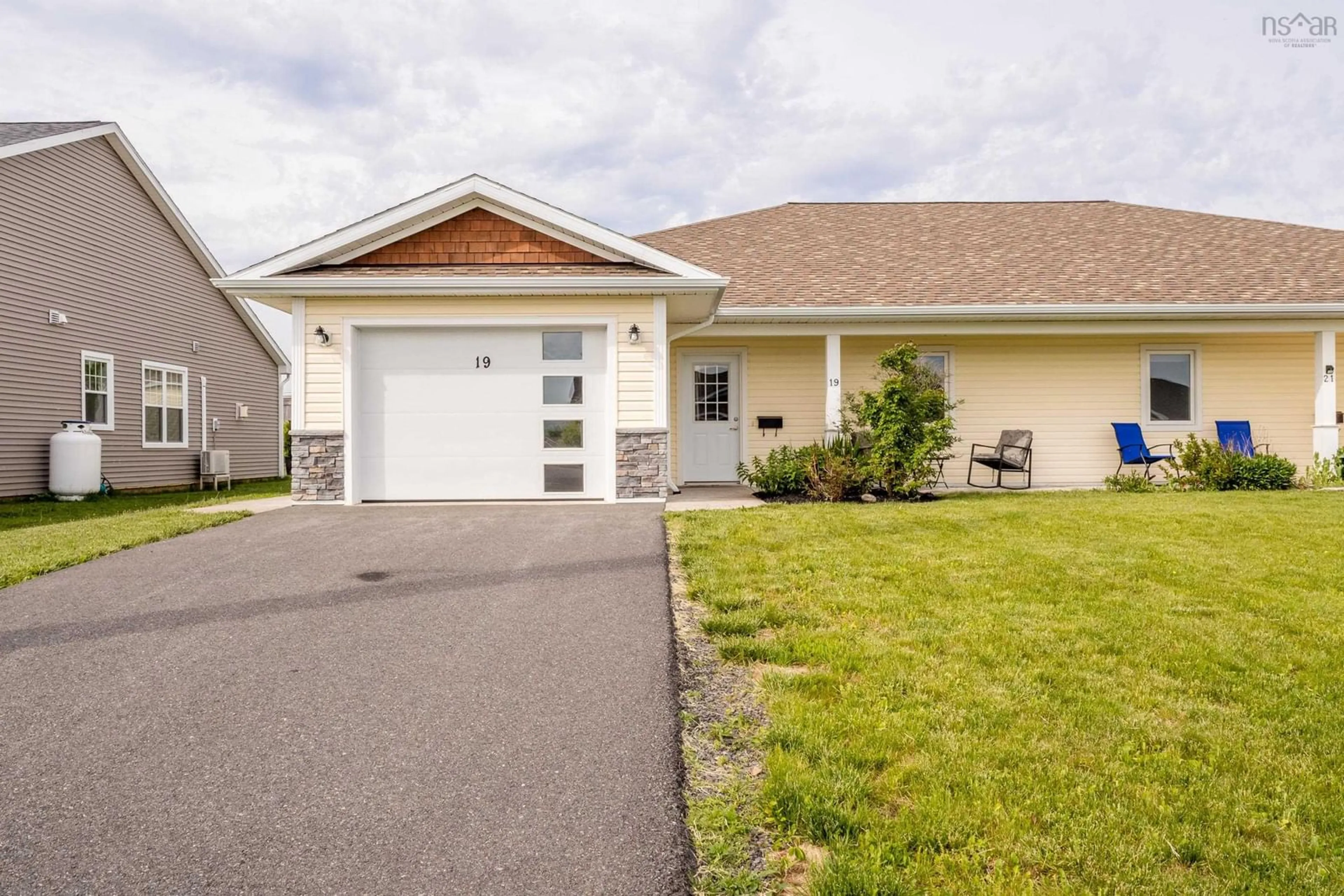 Home with vinyl exterior material, street for 19 Mackinnon Crt, Kentville Nova Scotia B4N 0A7