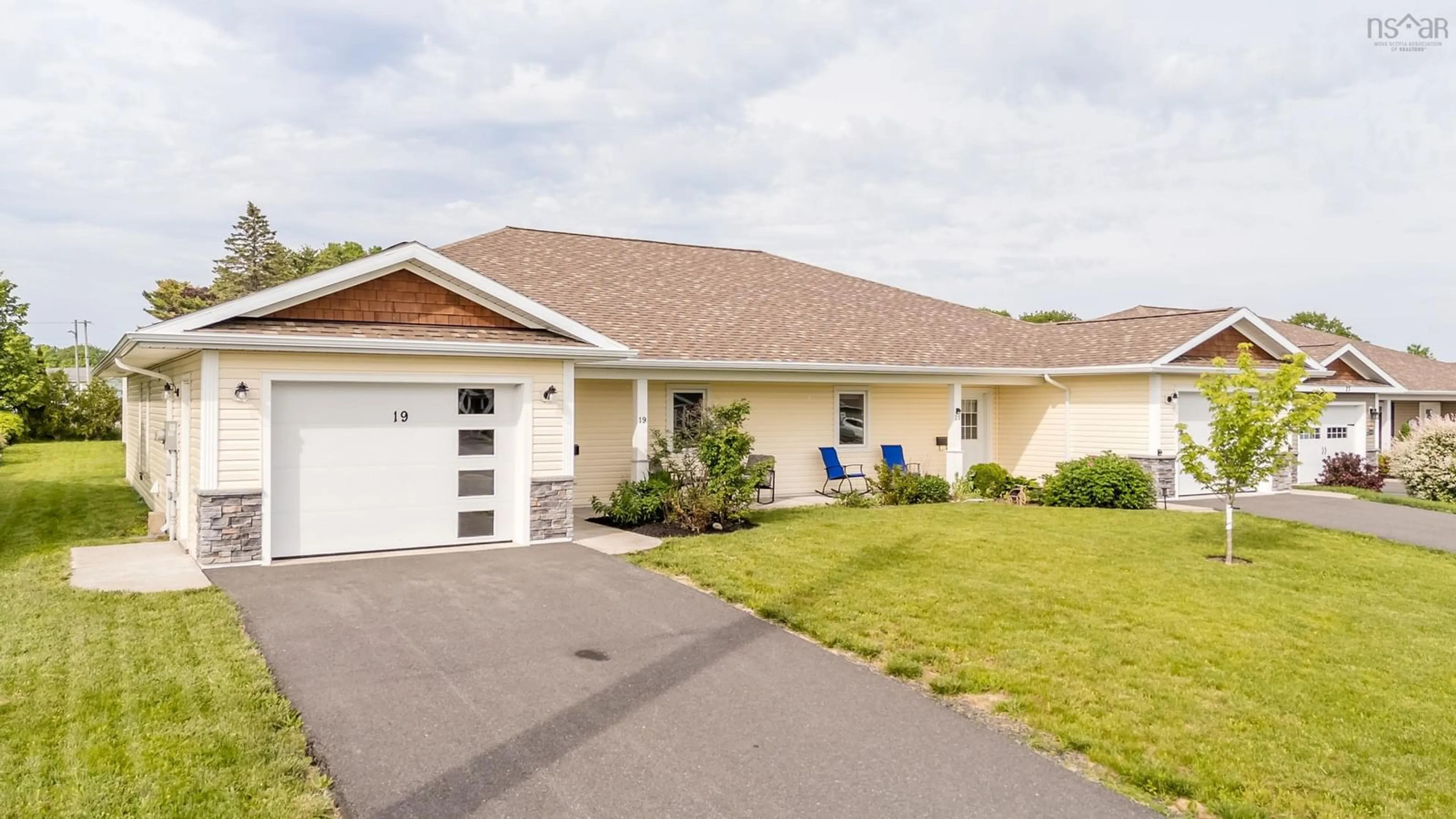 Home with vinyl exterior material, street for 19 Mackinnon Crt, Kentville Nova Scotia B4N 0A7