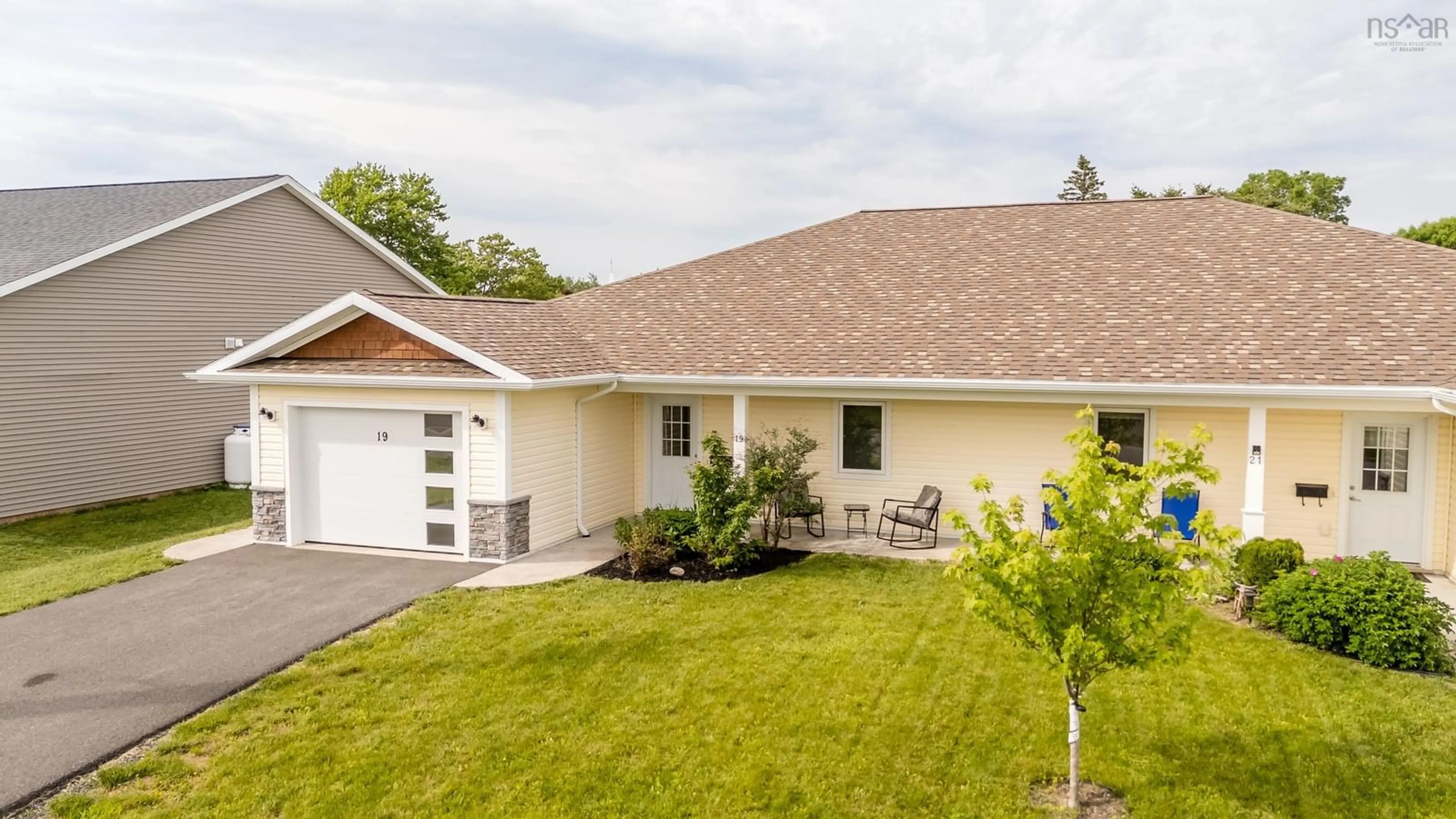 Home with vinyl exterior material, street for 19 Mackinnon Crt, Kentville Nova Scotia B4N 0A7