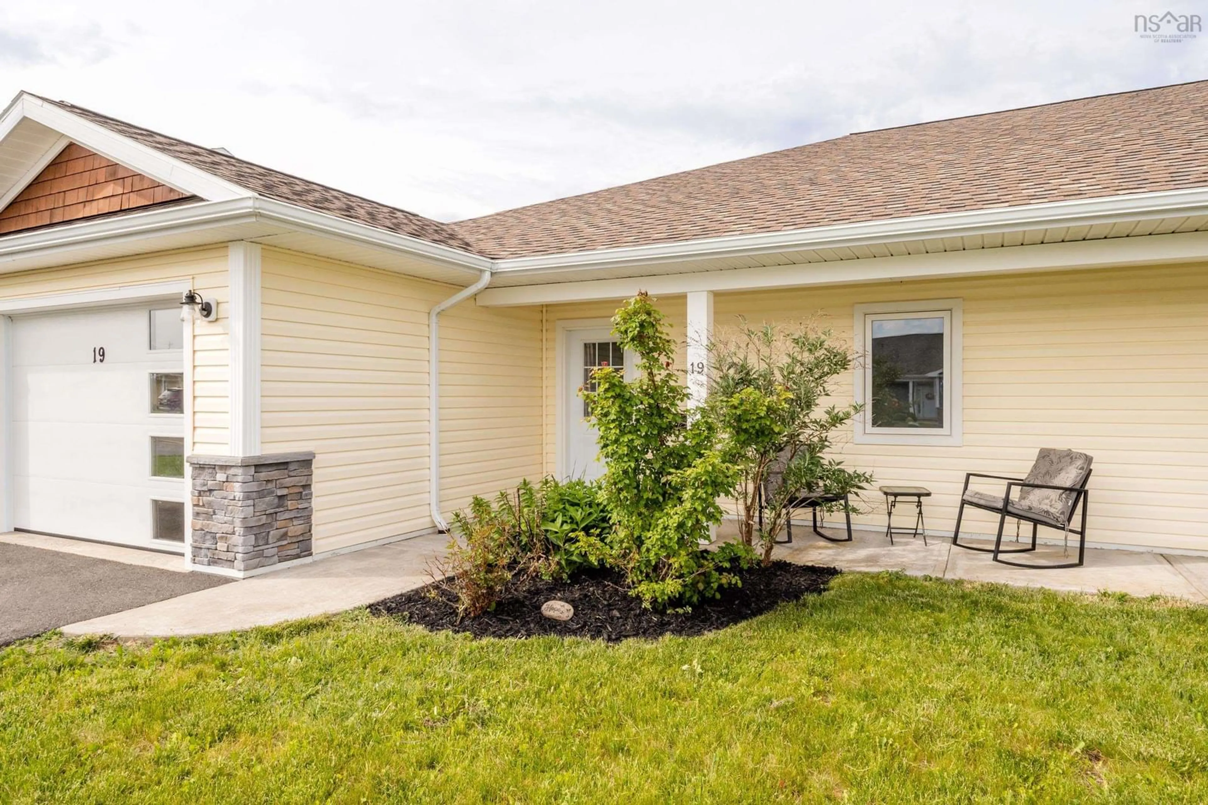 Home with vinyl exterior material, street for 19 Mackinnon Crt, Kentville Nova Scotia B4N 0A7
