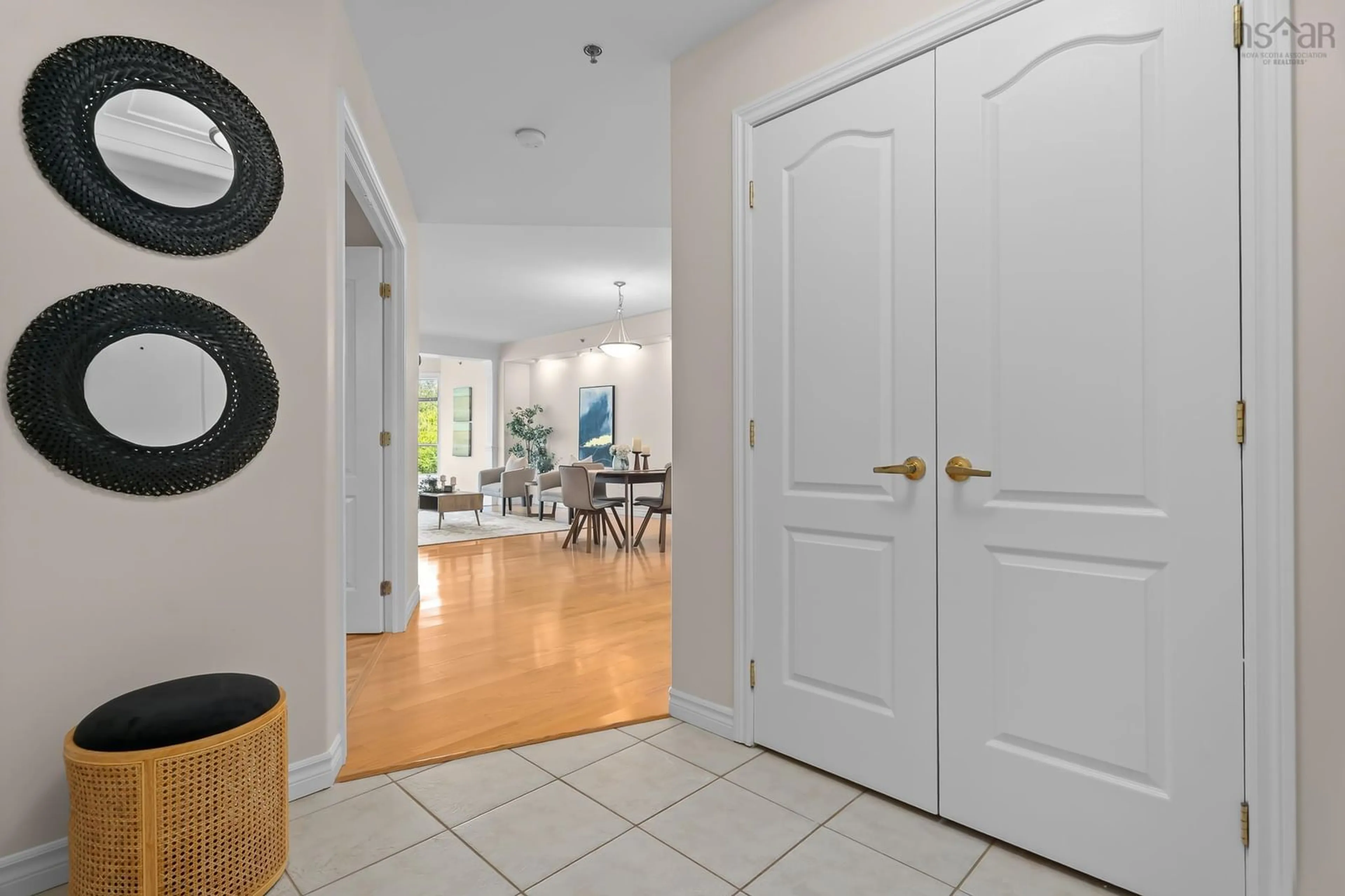 Indoor entryway for 96 Regency Park #206, Halifax Nova Scotia B3S 1S5