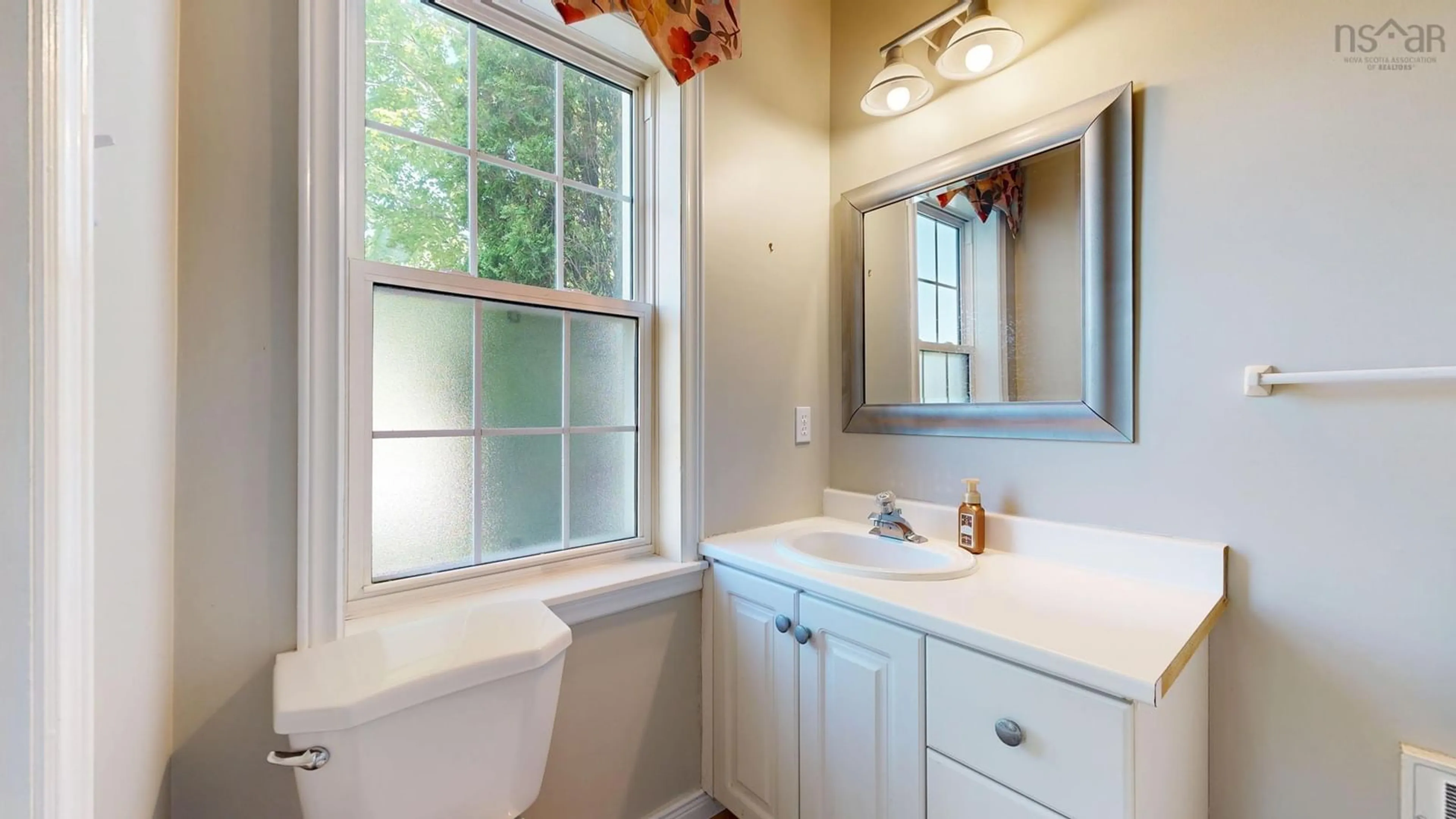 Standard bathroom, ceramic/tile floor for 2115 Langille Dr, Coldbrook Nova Scotia B4R 1C3