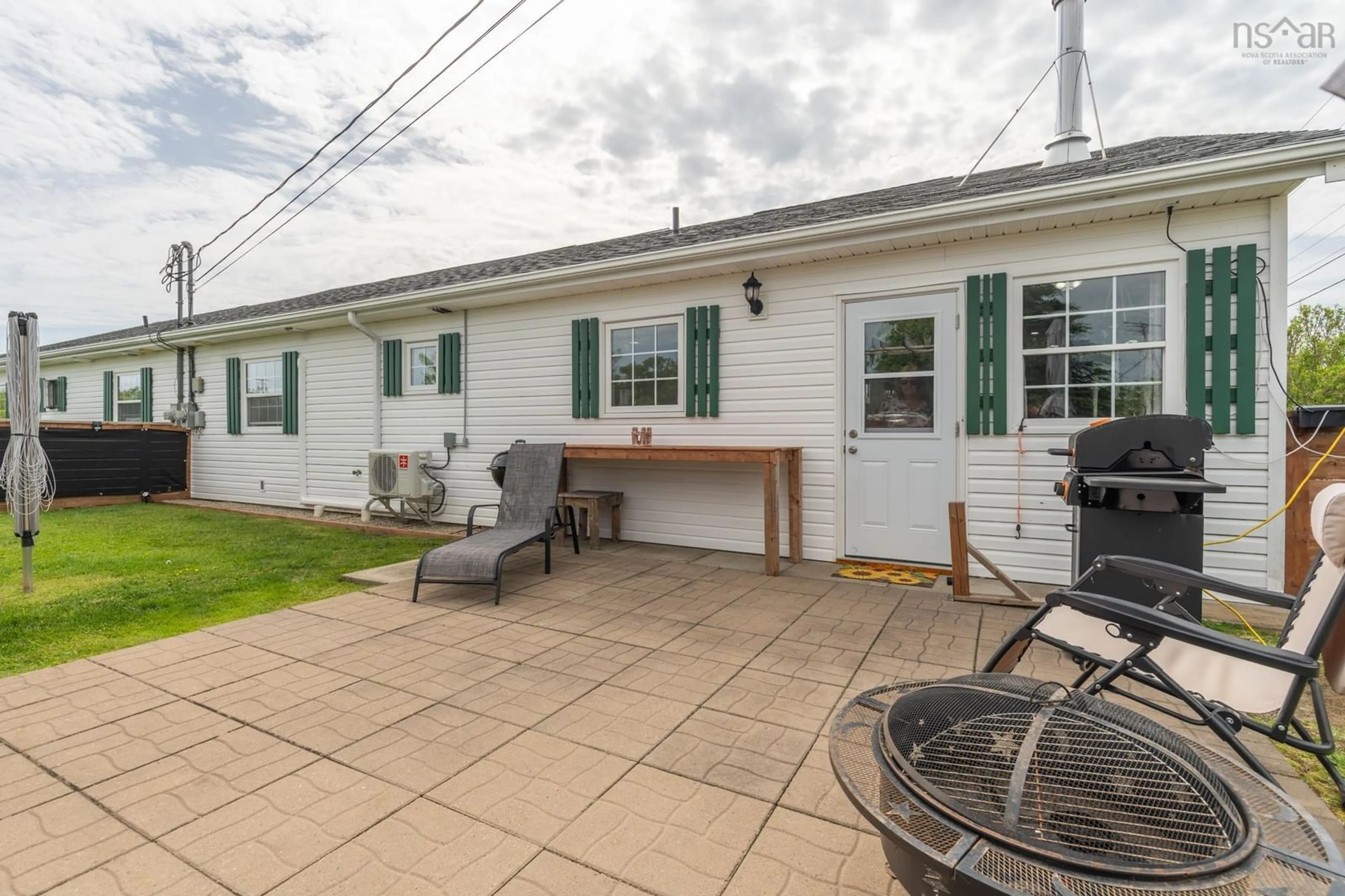 Patio, street for 109 South East St, Yarmouth Nova Scotia B5A 3P9
