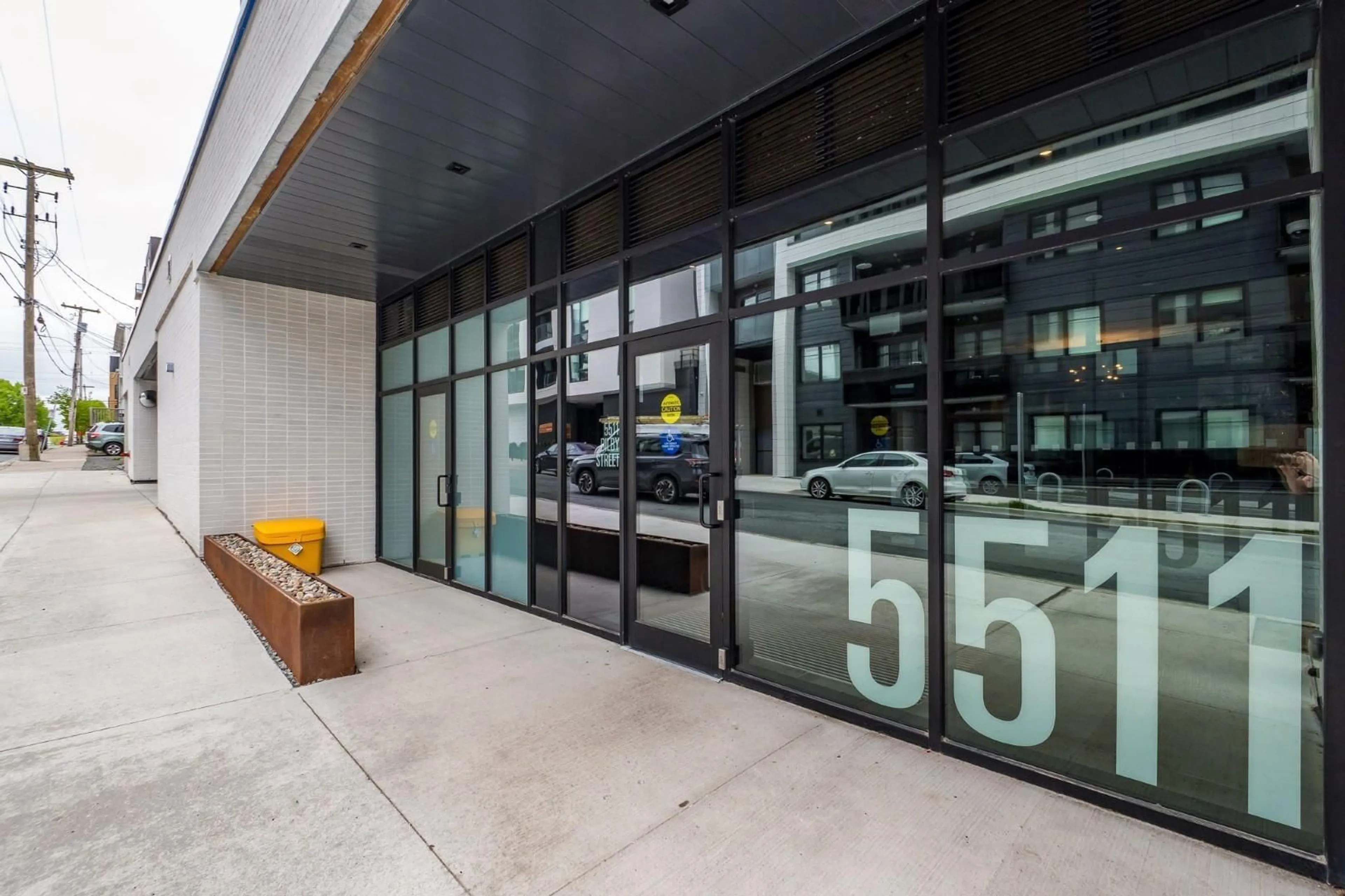 Indoor foyer for 5511 Bilby St #402, Halifax Nova Scotia B3K 0M5