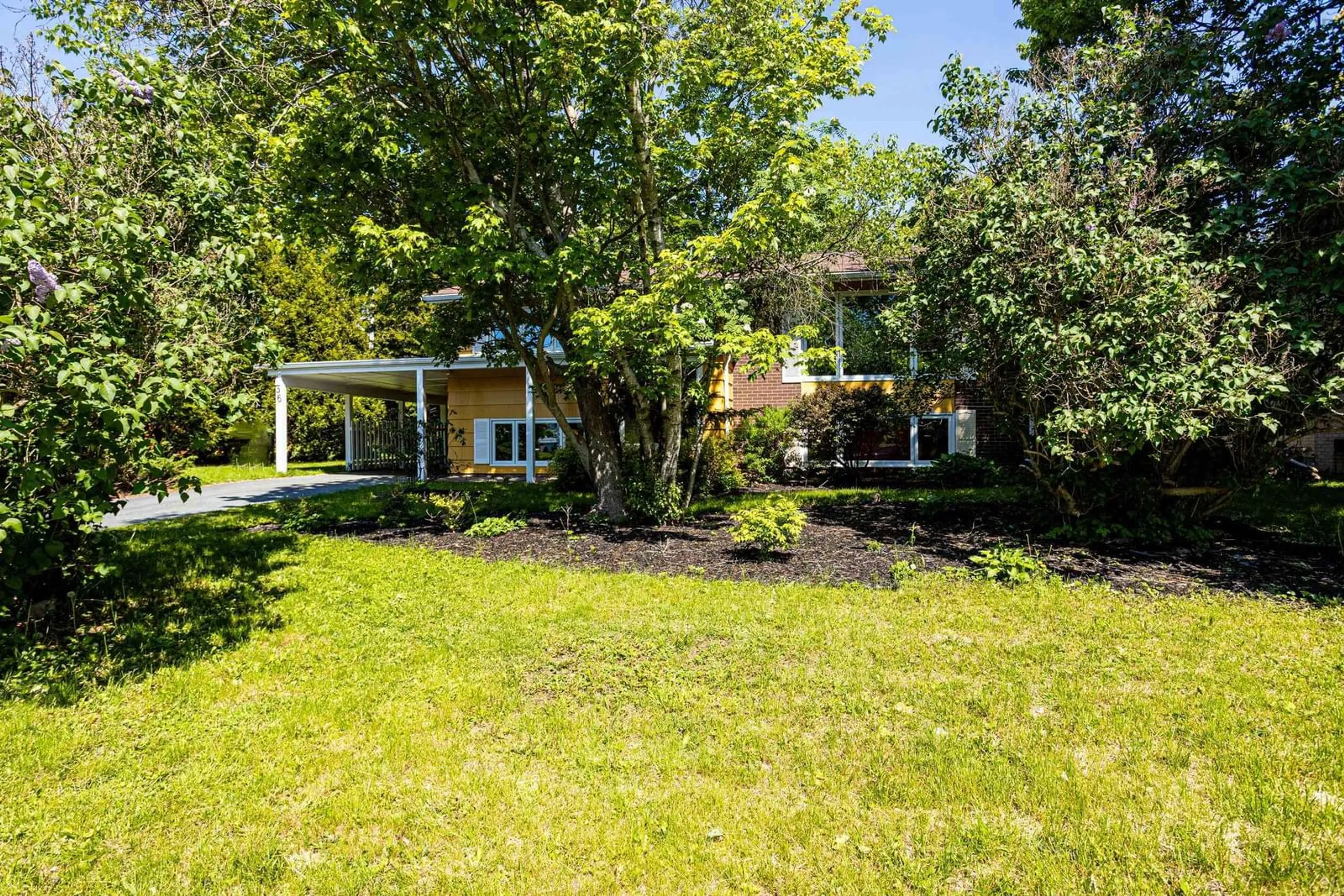 A pic from outside/outdoor area/front of a property/back of a property/a pic from drone, unknown for 36 Birkdale Cres, Halifax Nova Scotia B3M 1H5