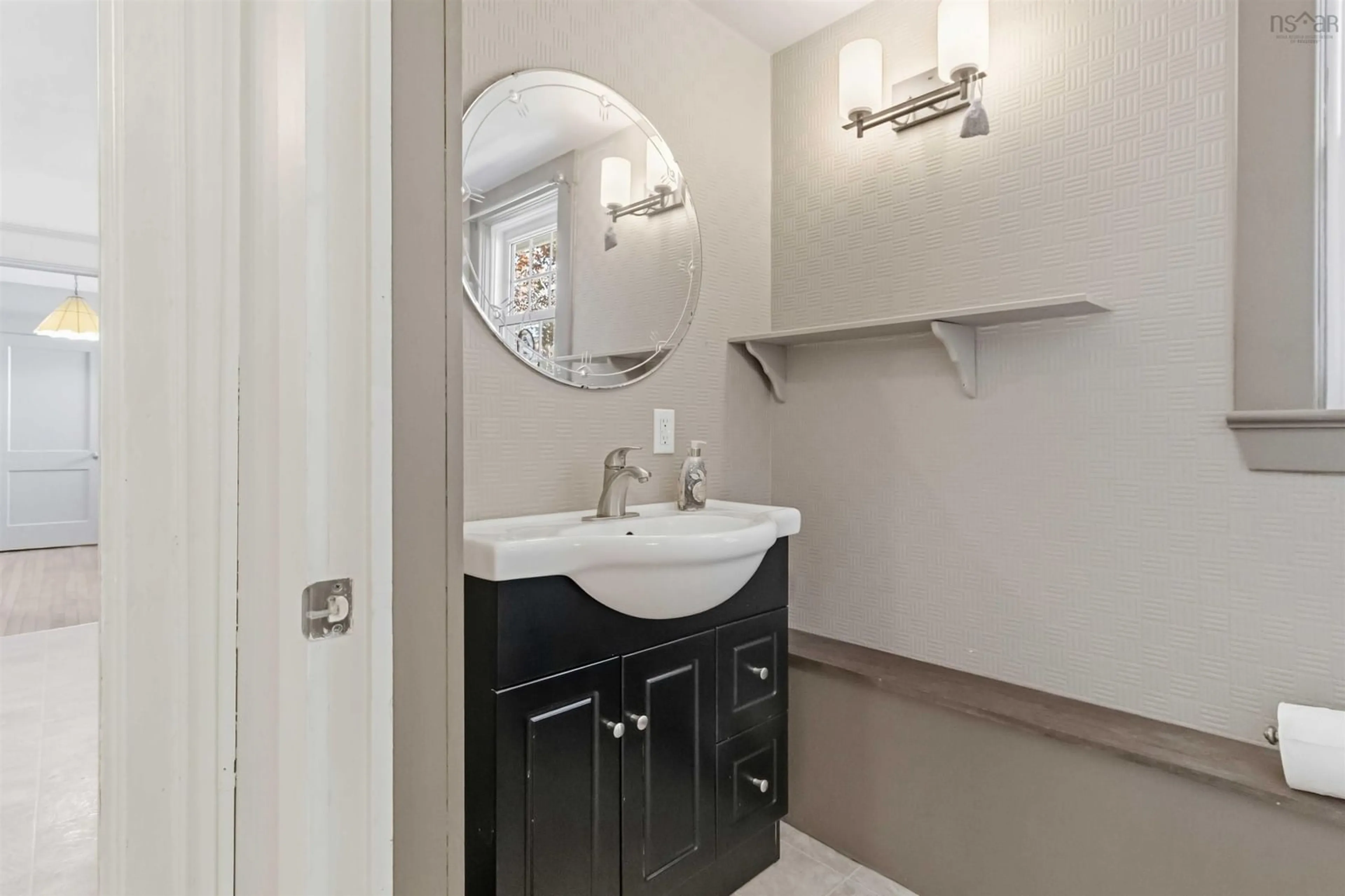 Standard bathroom, ceramic/tile floor for 478 Main St, Liverpool Nova Scotia B0T 1K0