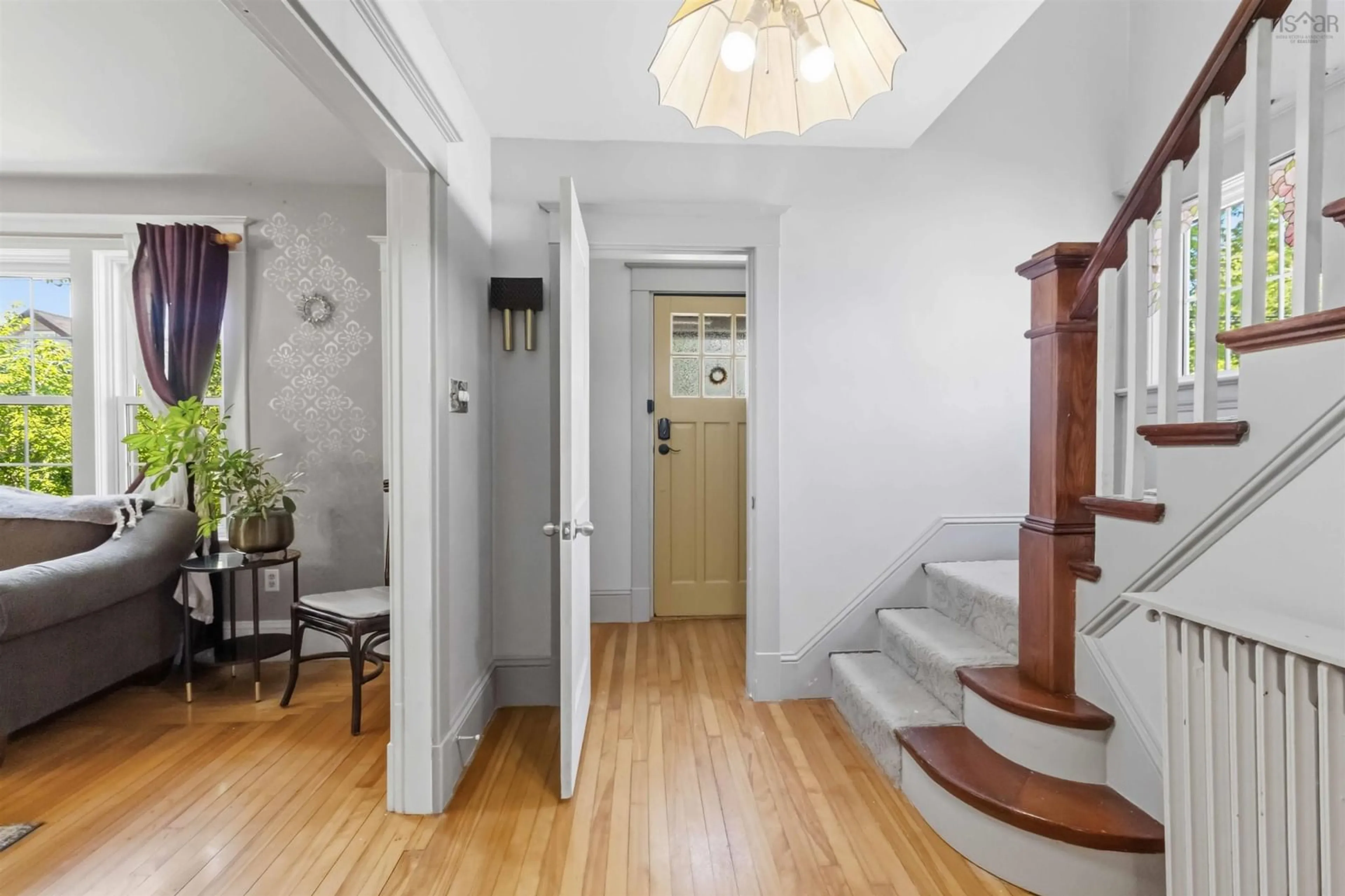 Indoor entryway for 478 Main St, Liverpool Nova Scotia B0T 1K0