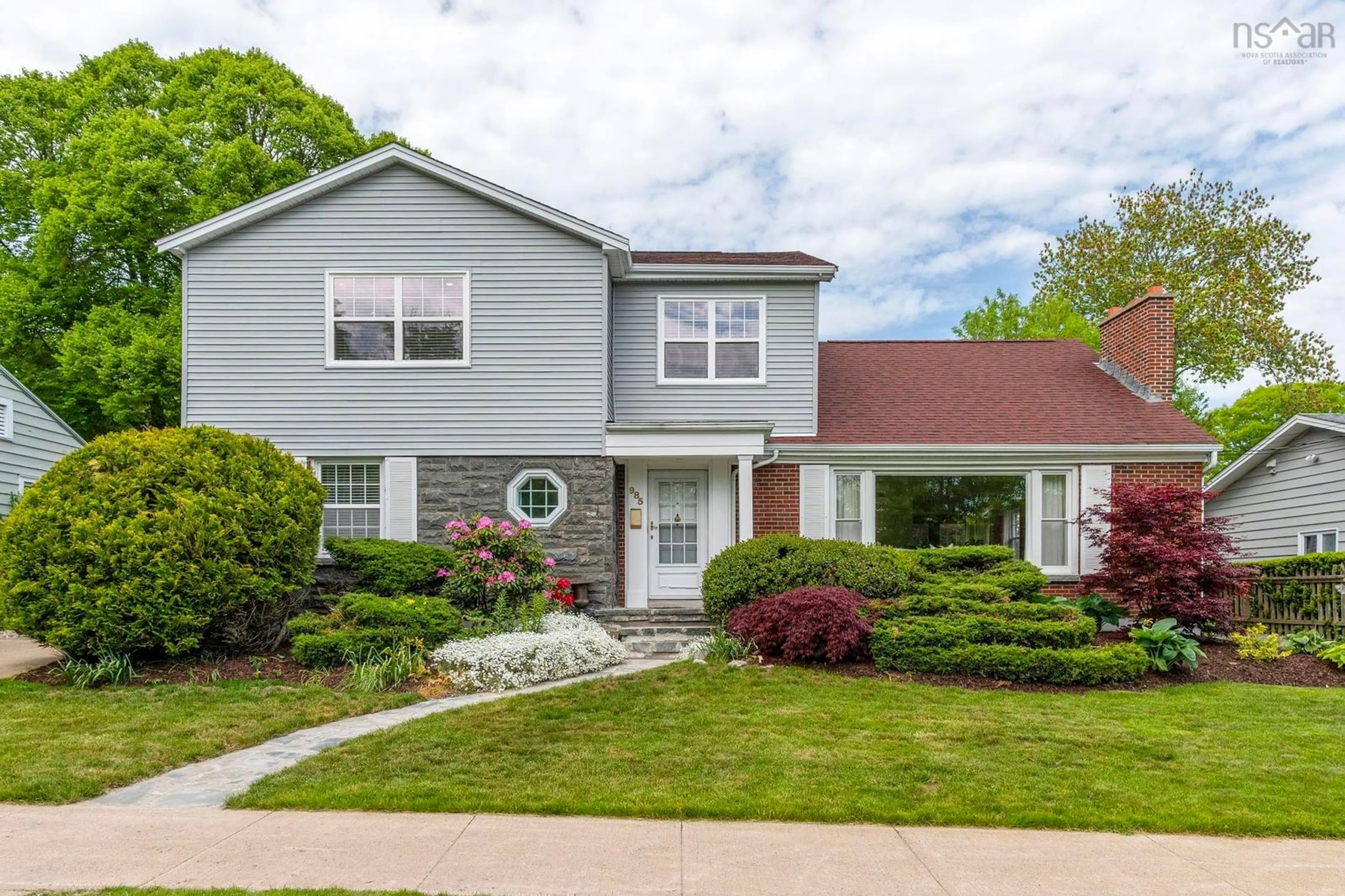 Home with vinyl exterior material, street for 985 Beaufort Ave, Halifax Nova Scotia B3H 3X9
