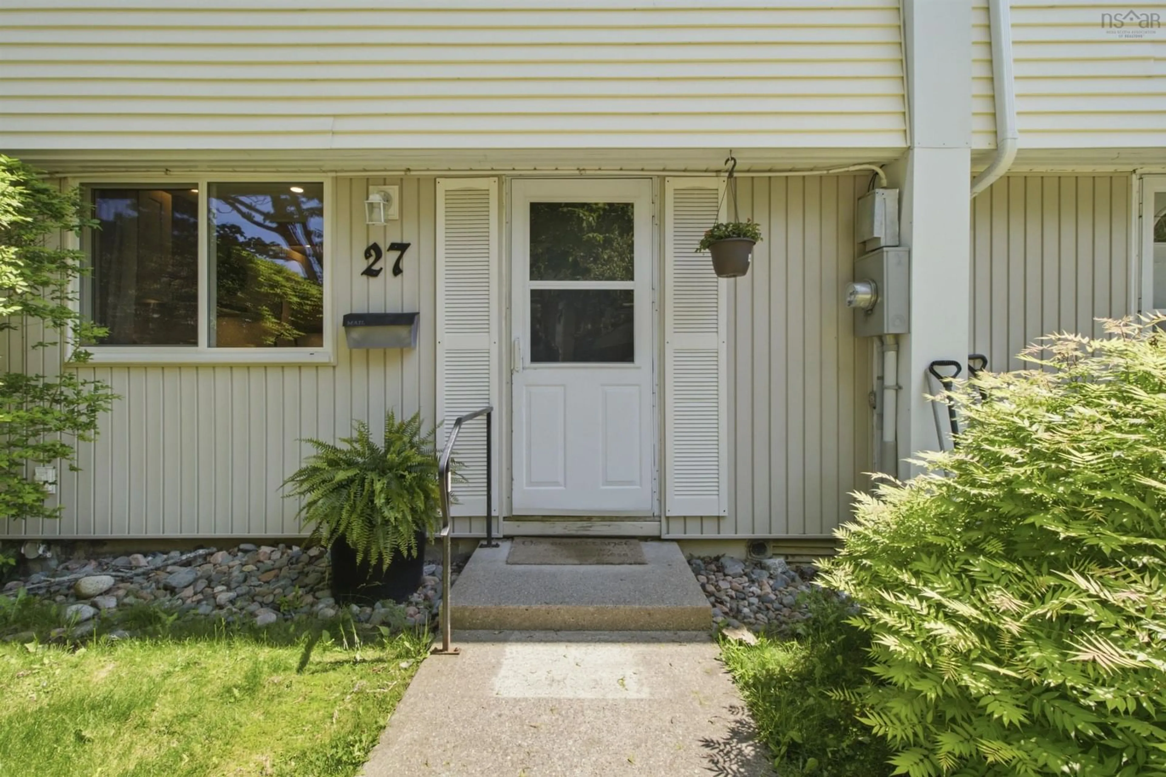 Indoor entryway for 27 Limerick Rd, Halifax Nova Scotia B3P 2E1