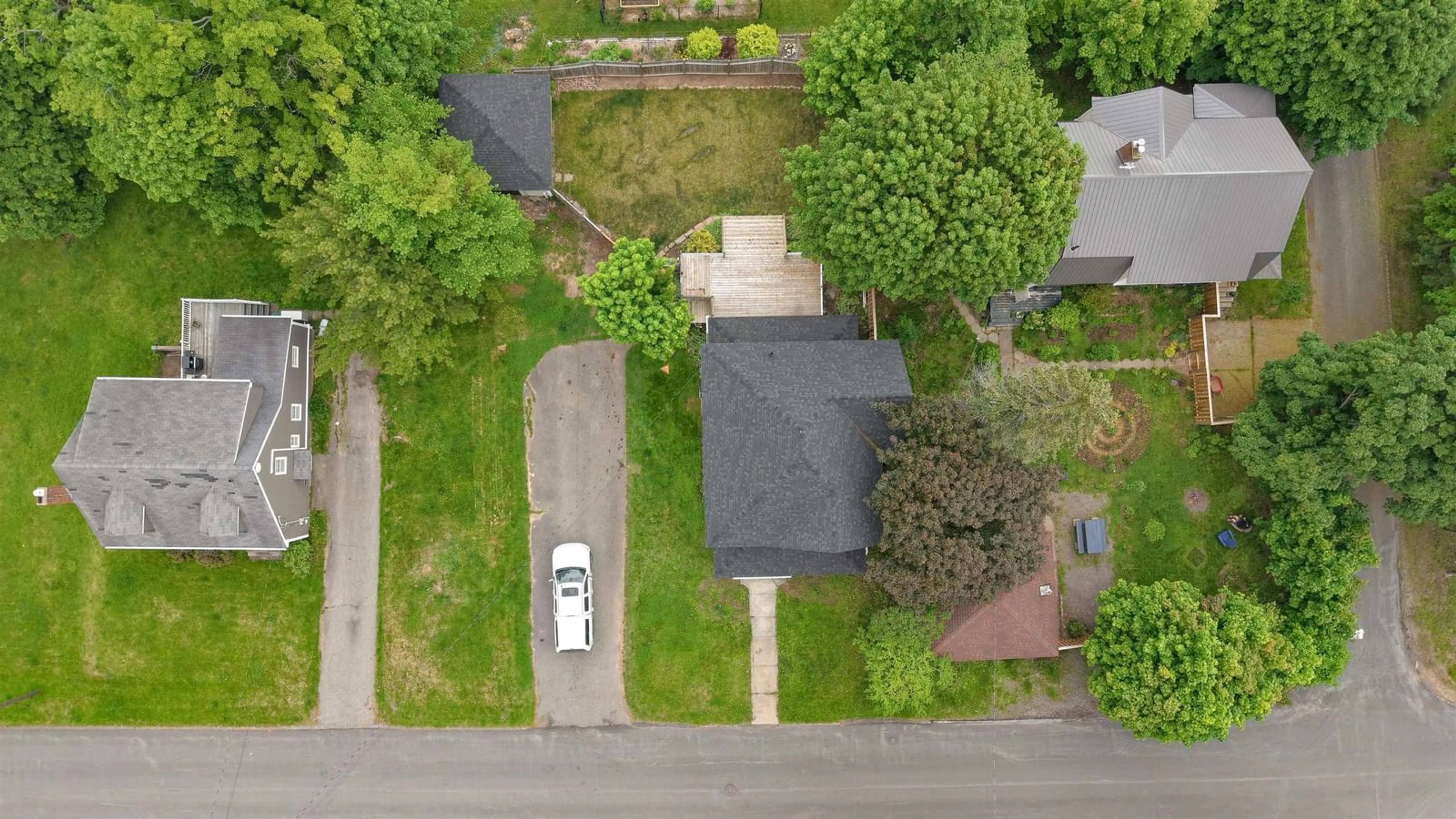 A pic from outside/outdoor area/front of a property/back of a property/a pic from drone, street for 129 Sanborne St, New Glasgow Nova Scotia B2H 1E9