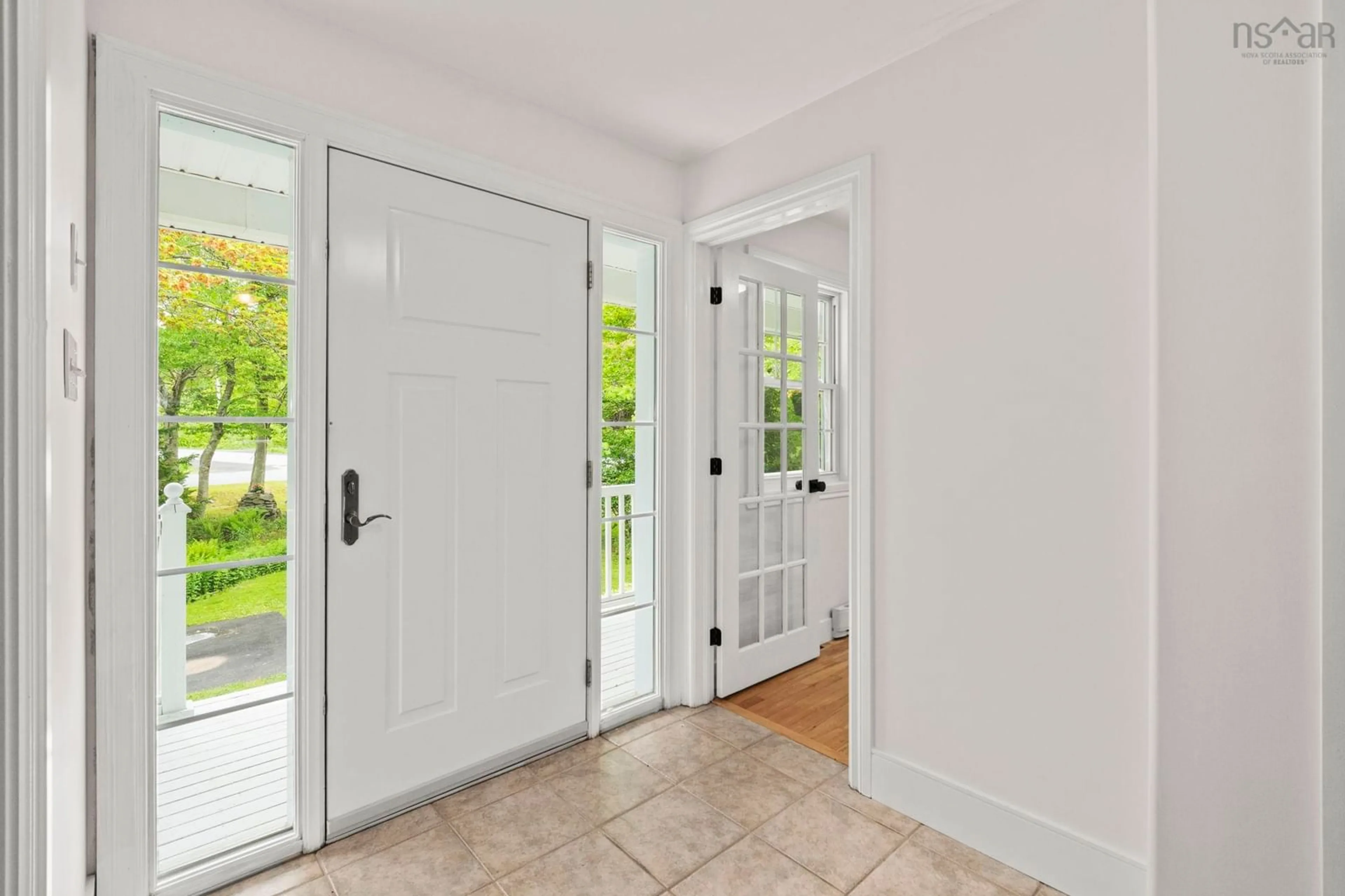 Indoor entryway for 88 Lochmoor Lane, Dartmouth Nova Scotia B2W 6C8