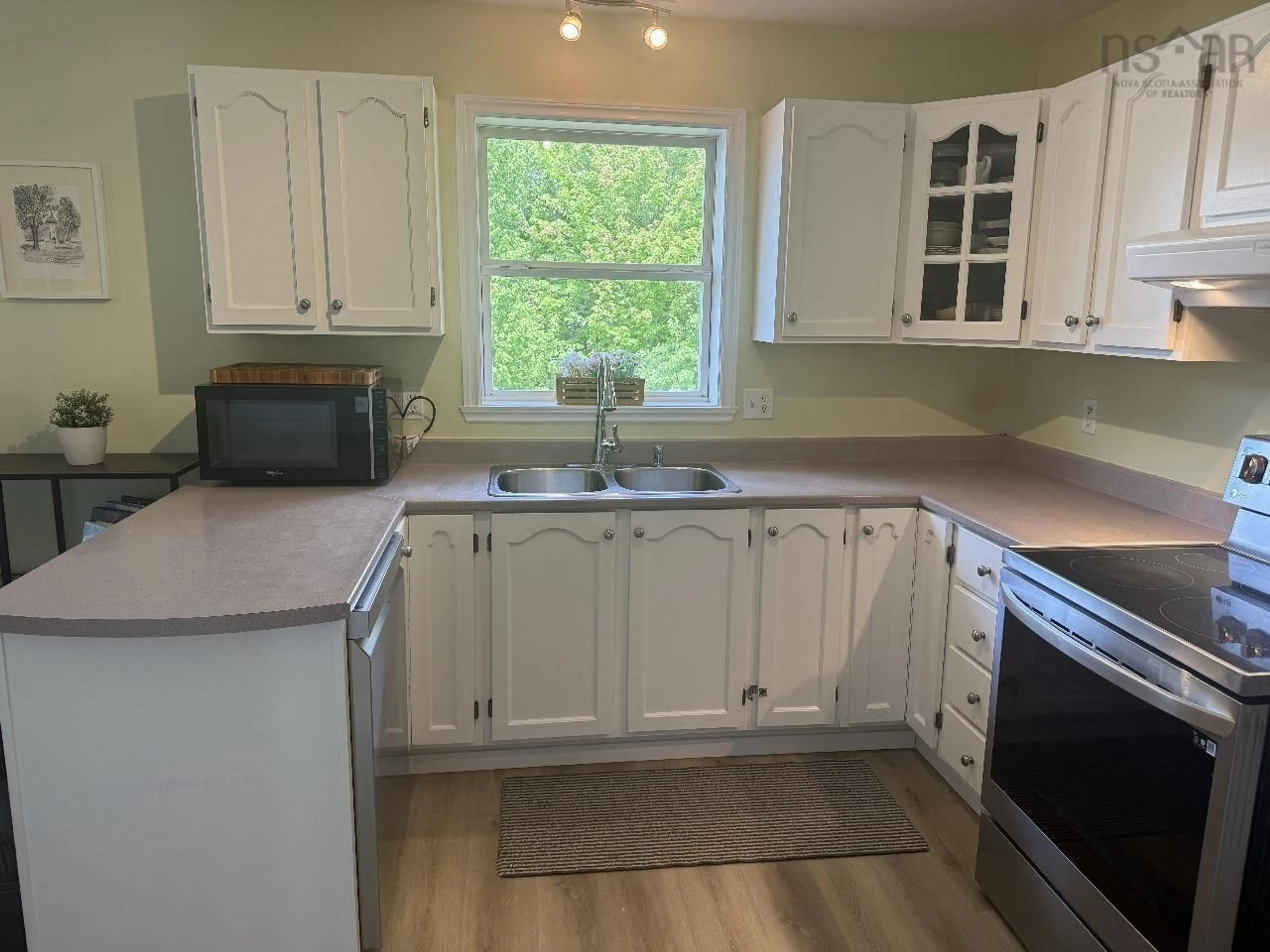 Standard kitchen, wood/laminate floor for 54 Hemlock Dr, Elmsdale Nova Scotia B2S 1A4