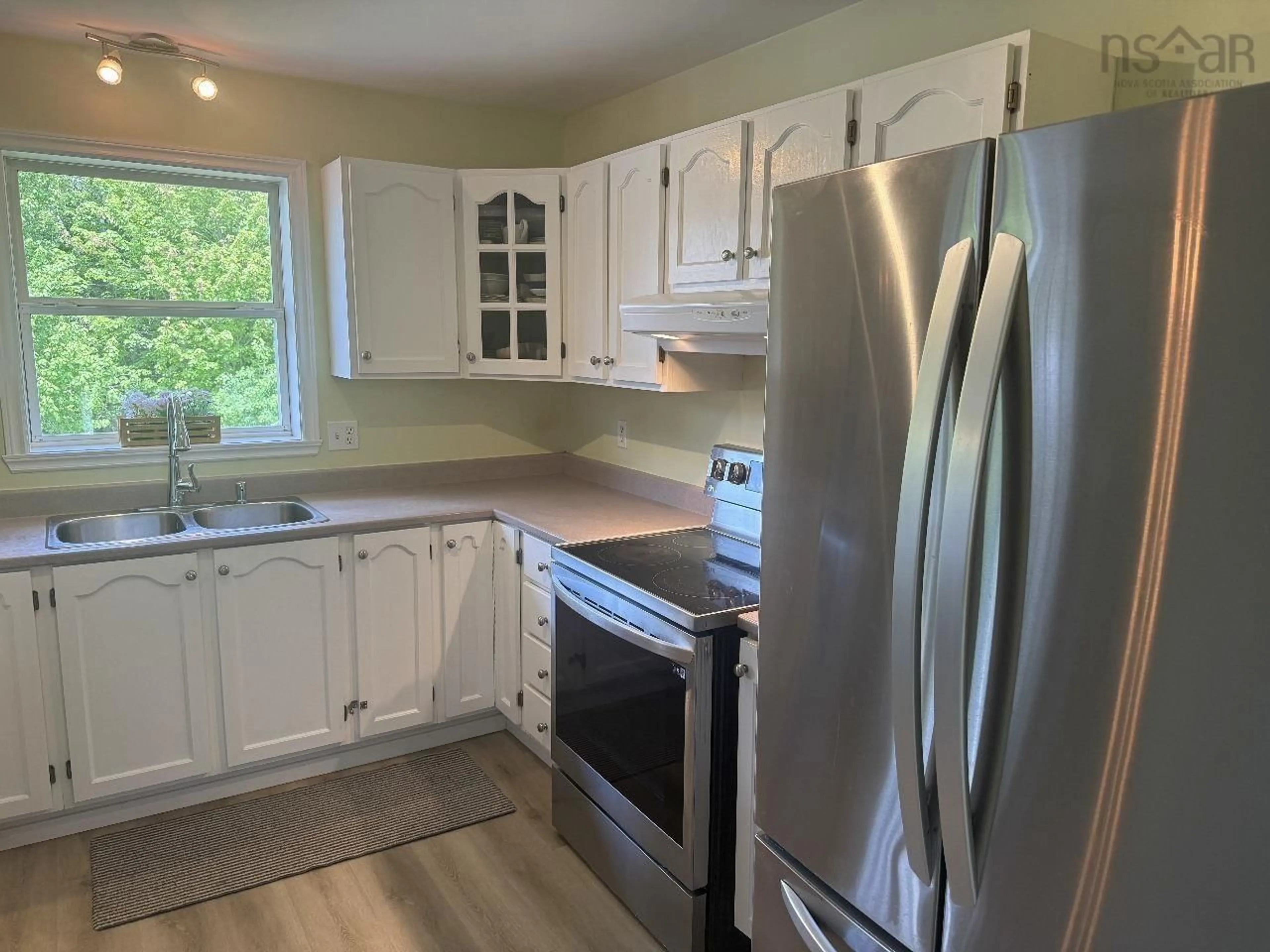 Standard kitchen, wood/laminate floor for 54 Hemlock Dr, Elmsdale Nova Scotia B2S 1A4