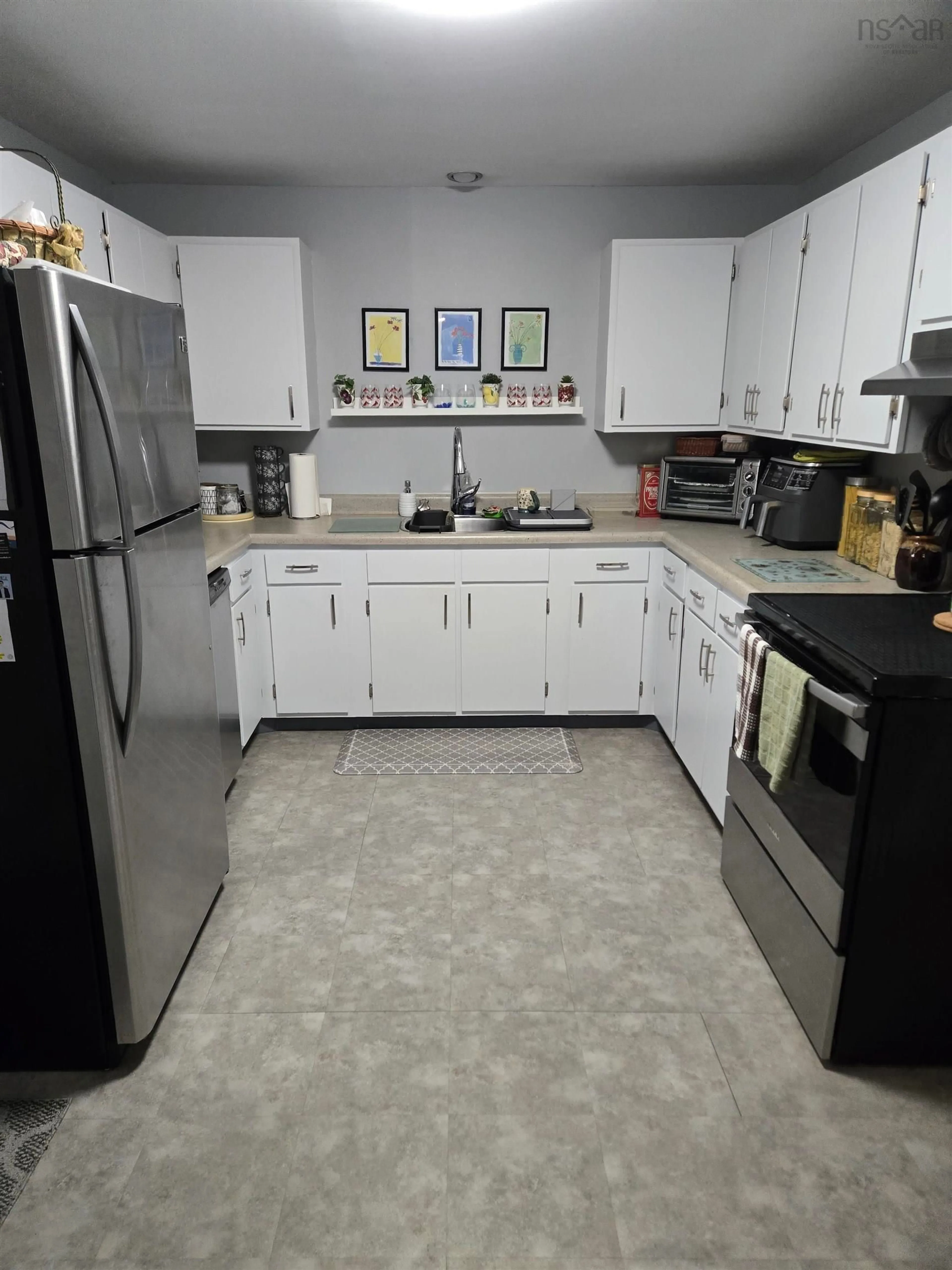 Standard kitchen, unknown for 27 Smith Ave, Bridgewater Nova Scotia B4V 1Y2