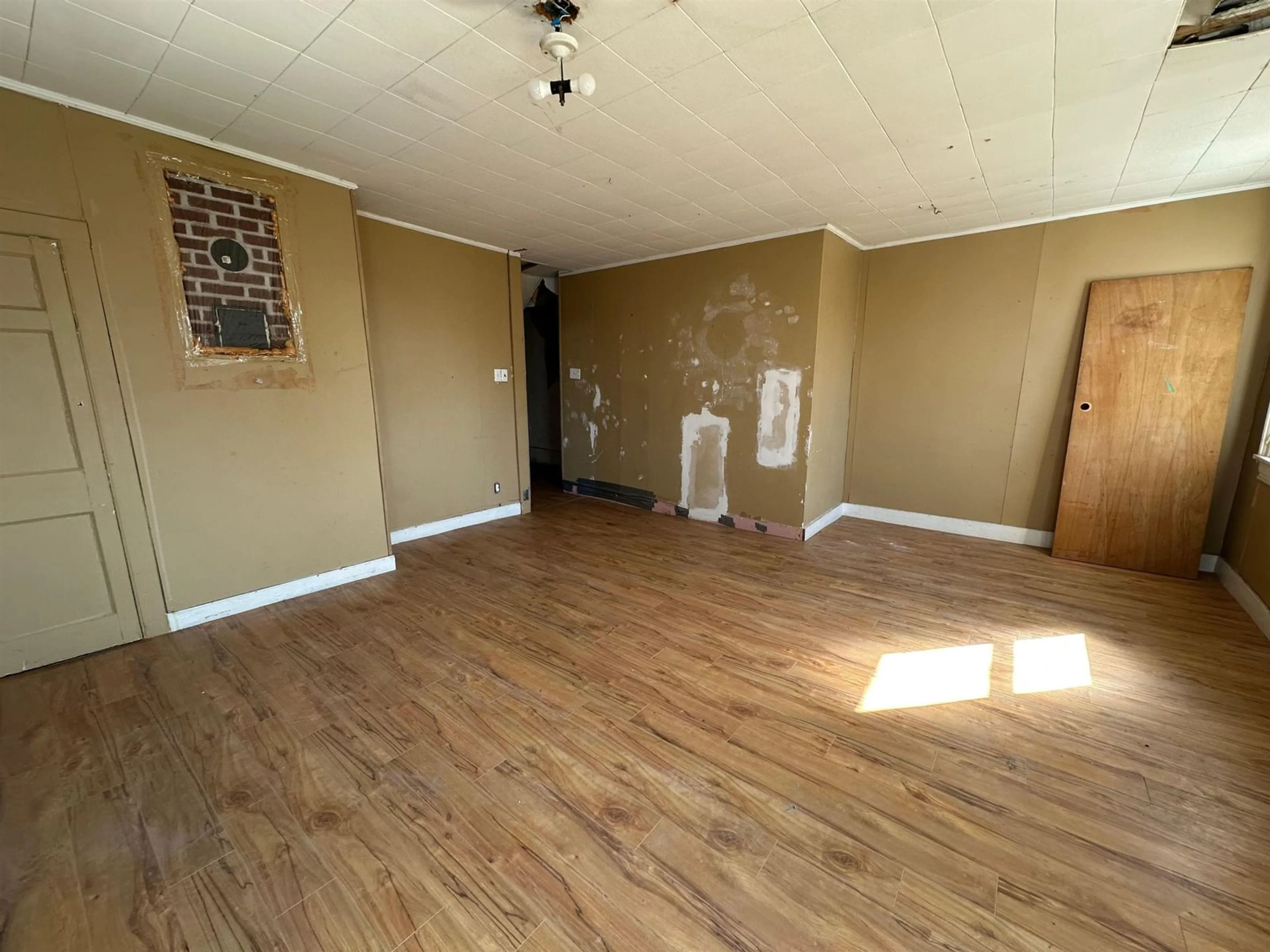 A pic of a room for 11-13 Kirk St, Yarmouth Nova Scotia B5A 1S6