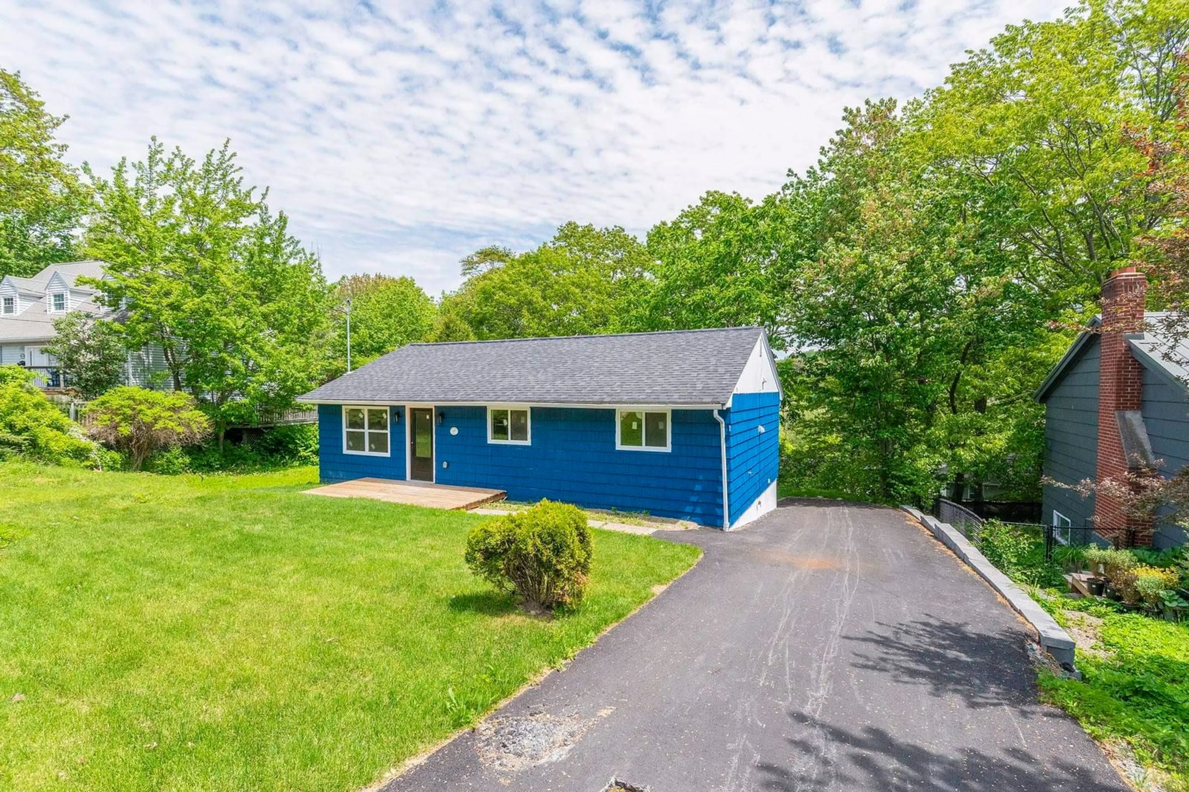 A pic from outside/outdoor area/front of a property/back of a property/a pic from drone, street for 27 Meadowview Dr, Bedford Nova Scotia B4A 2C3