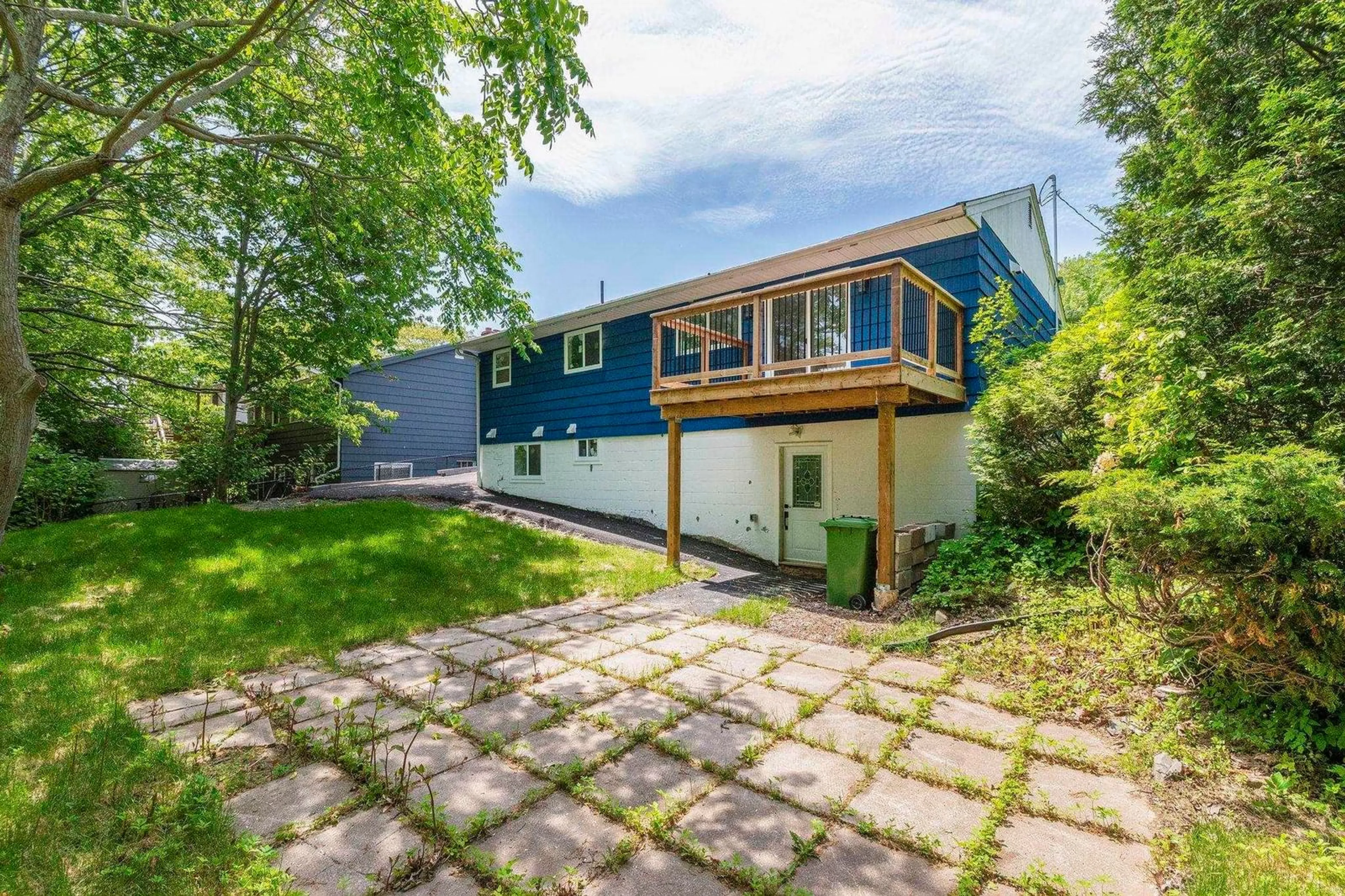 A pic from outside/outdoor area/front of a property/back of a property/a pic from drone, street for 27 Meadowview Dr, Bedford Nova Scotia B4A 2C3