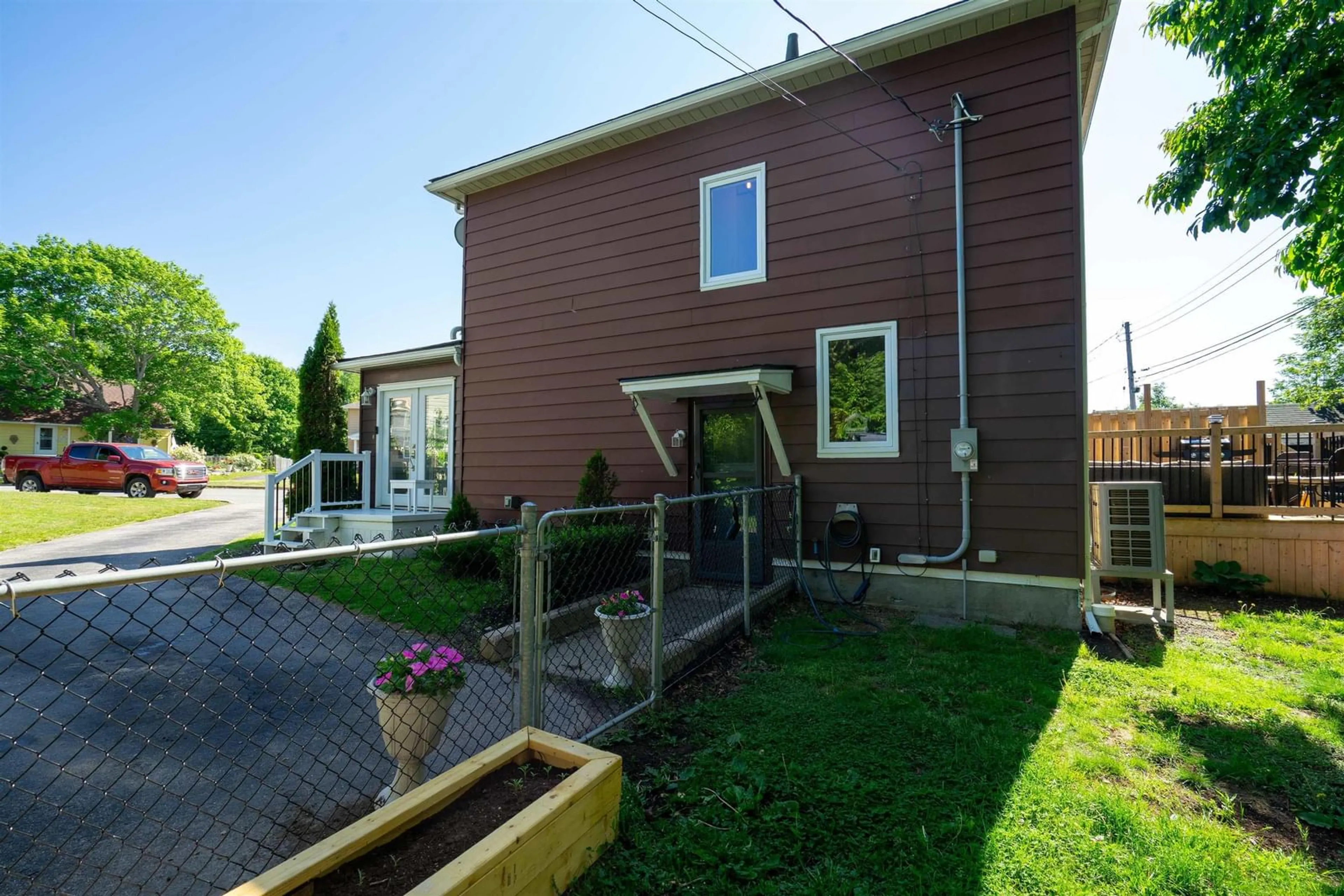Patio, street for 407 The Dingle Rd, Cornwallis Park Nova Scotia B0S 1H0