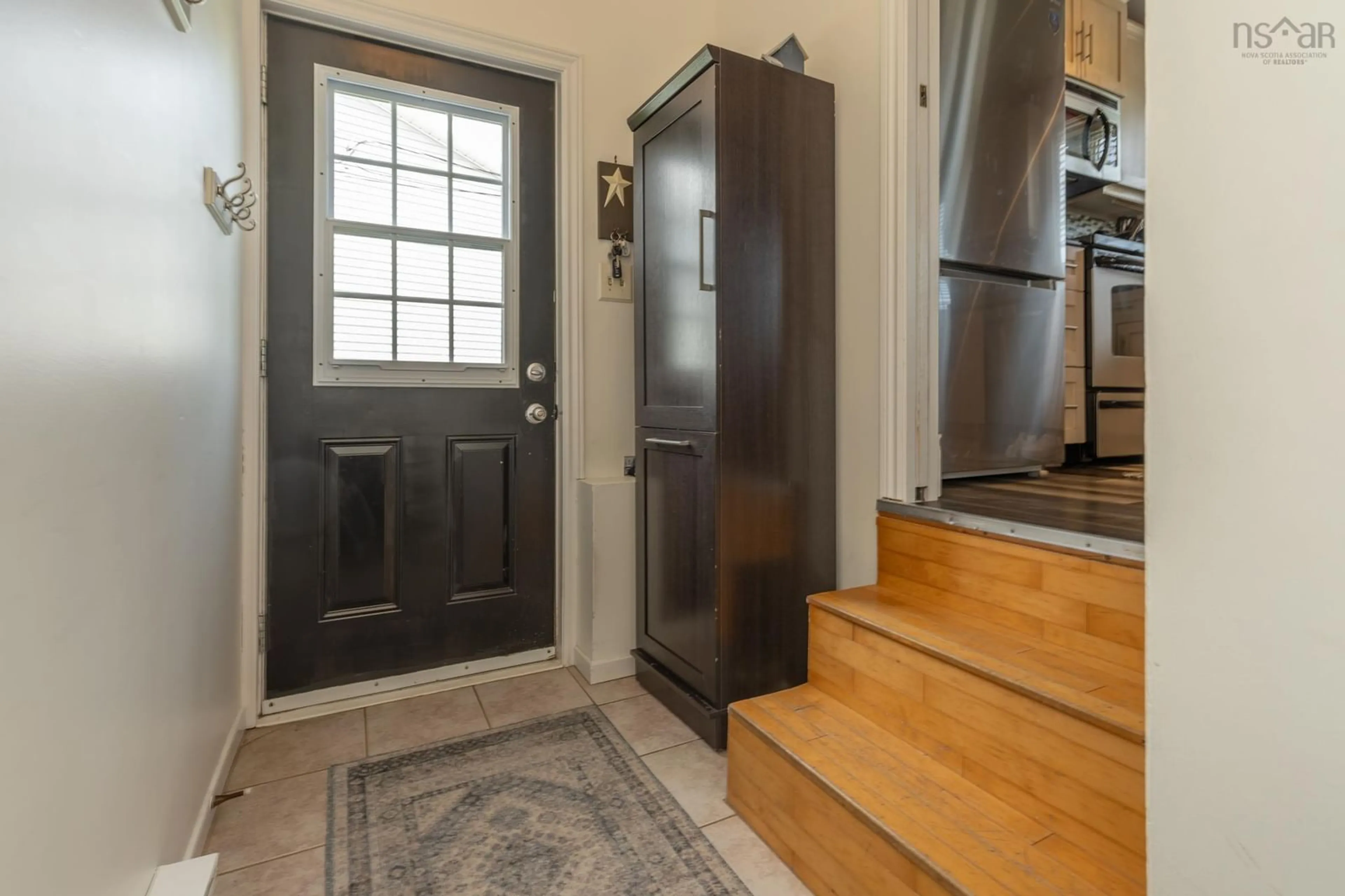 Indoor entryway for 556 Brunswick St, Yarmouth Nova Scotia B5A 4S8