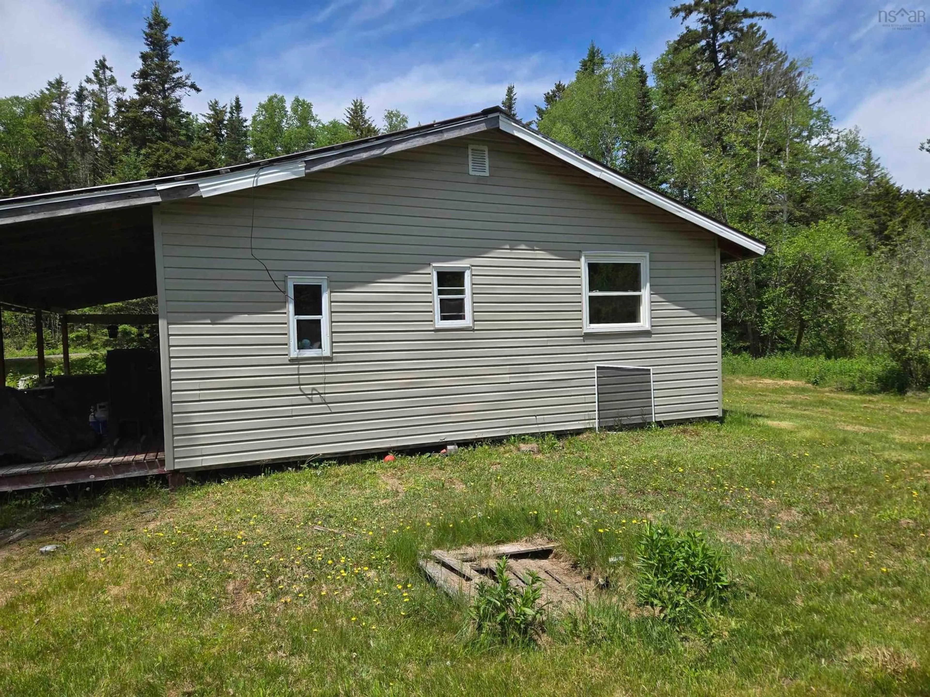 Shed for 214 New Brittain Rd, Five Islands Nova Scotia B0M 1J0