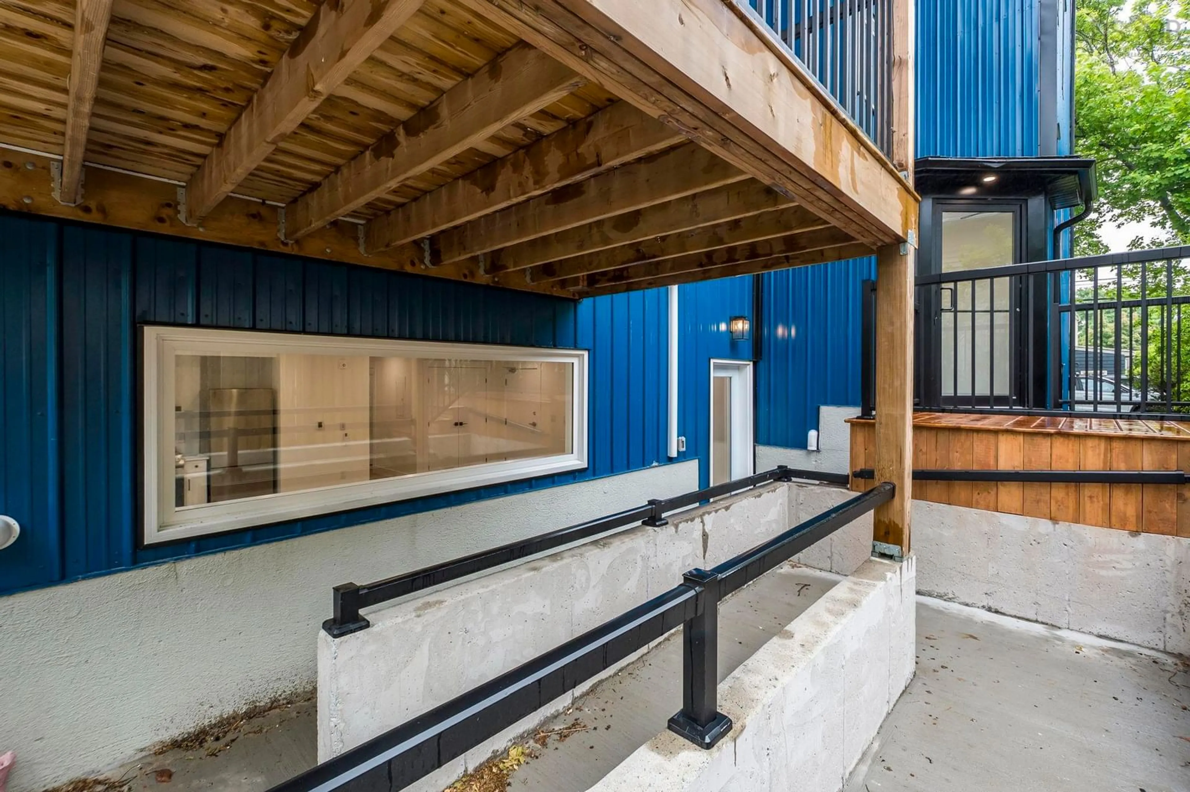 Indoor foyer for 5698 Normandy Dr #1, Halifax Nova Scotia B3K 4J7