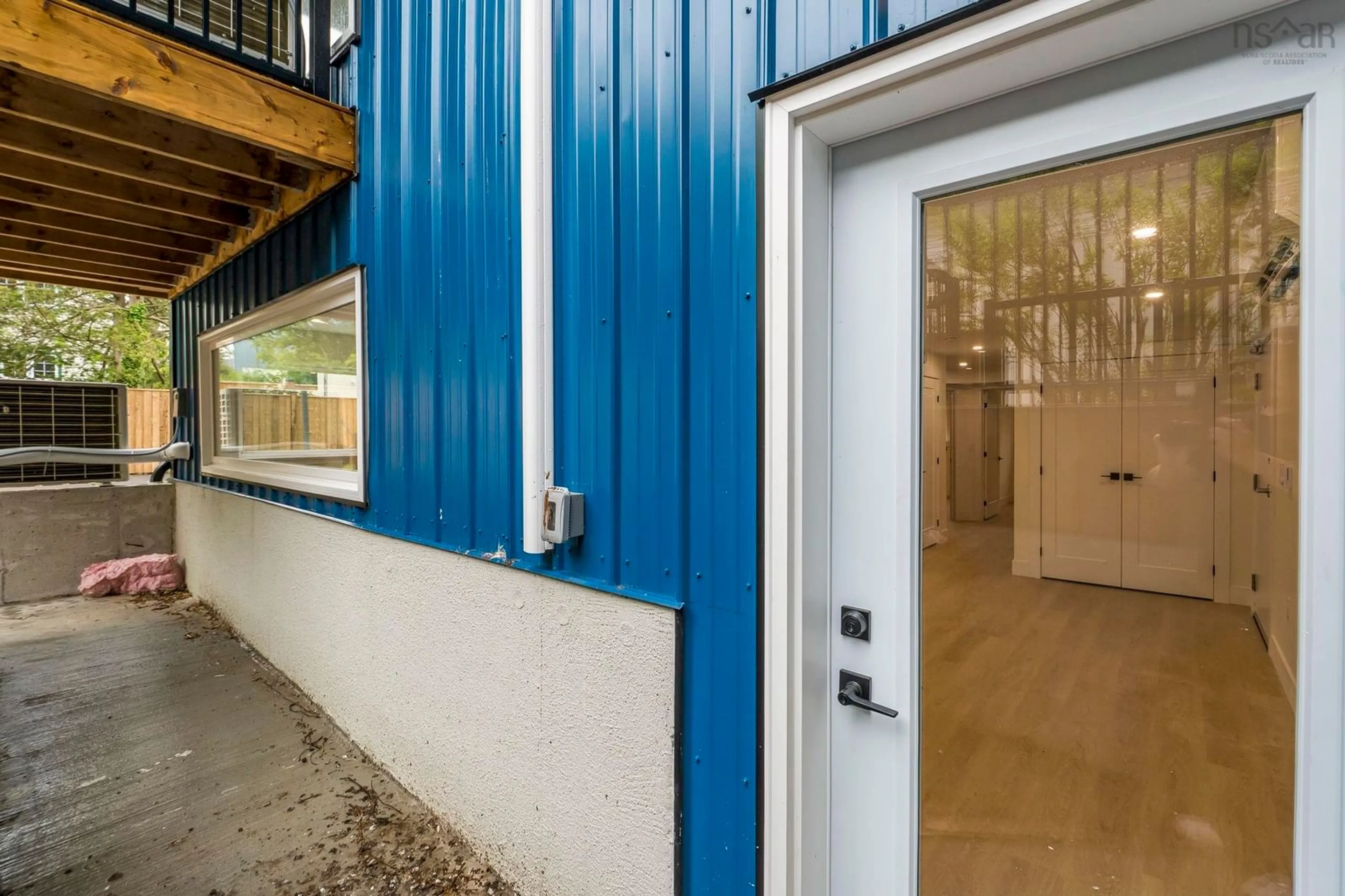 Indoor foyer for 5698 Normandy Dr #1, Halifax Nova Scotia B3K 4J7
