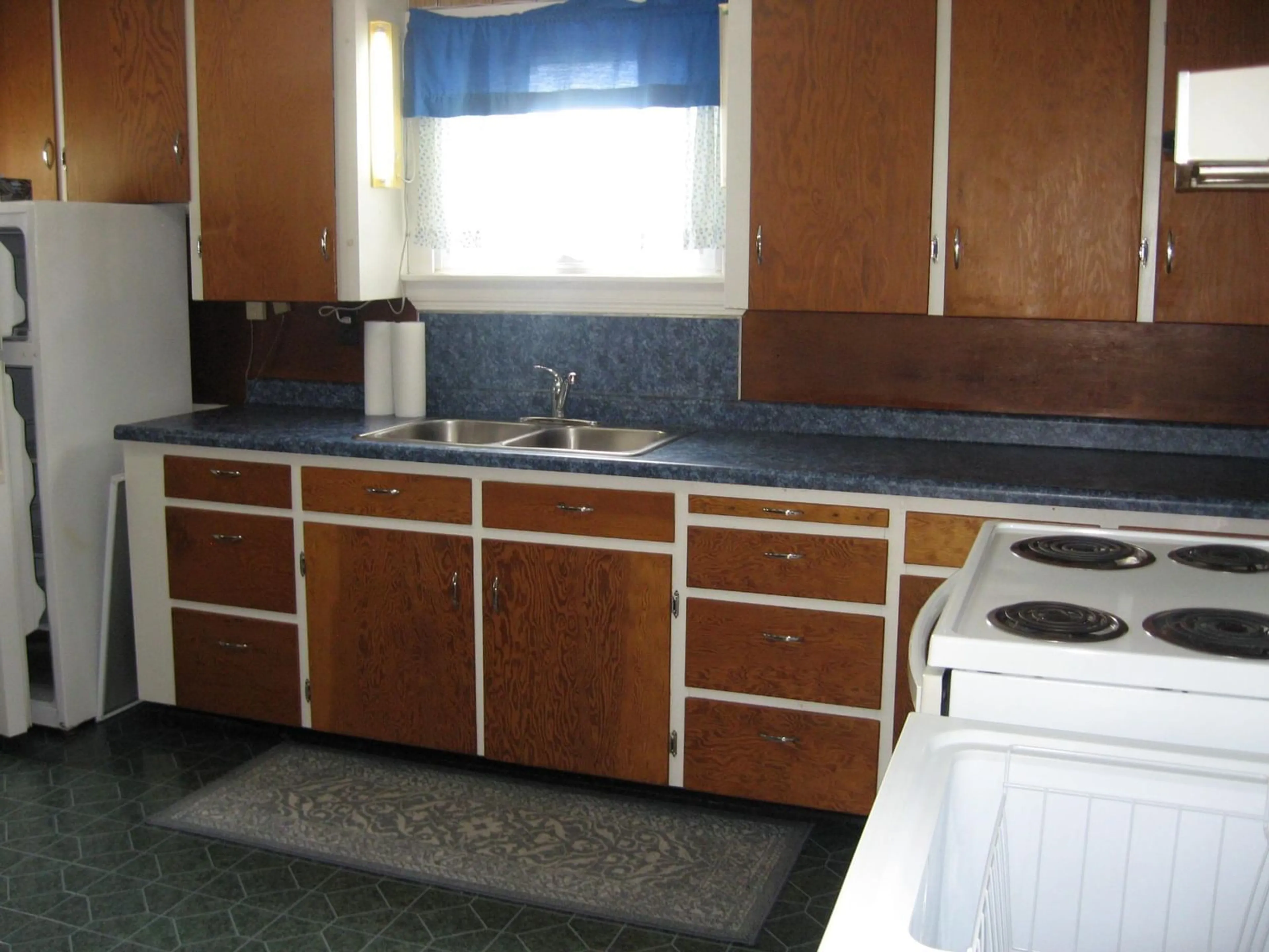 Standard kitchen, unknown for 19 Poplar St, Brooklyn Nova Scotia B0J 1H0