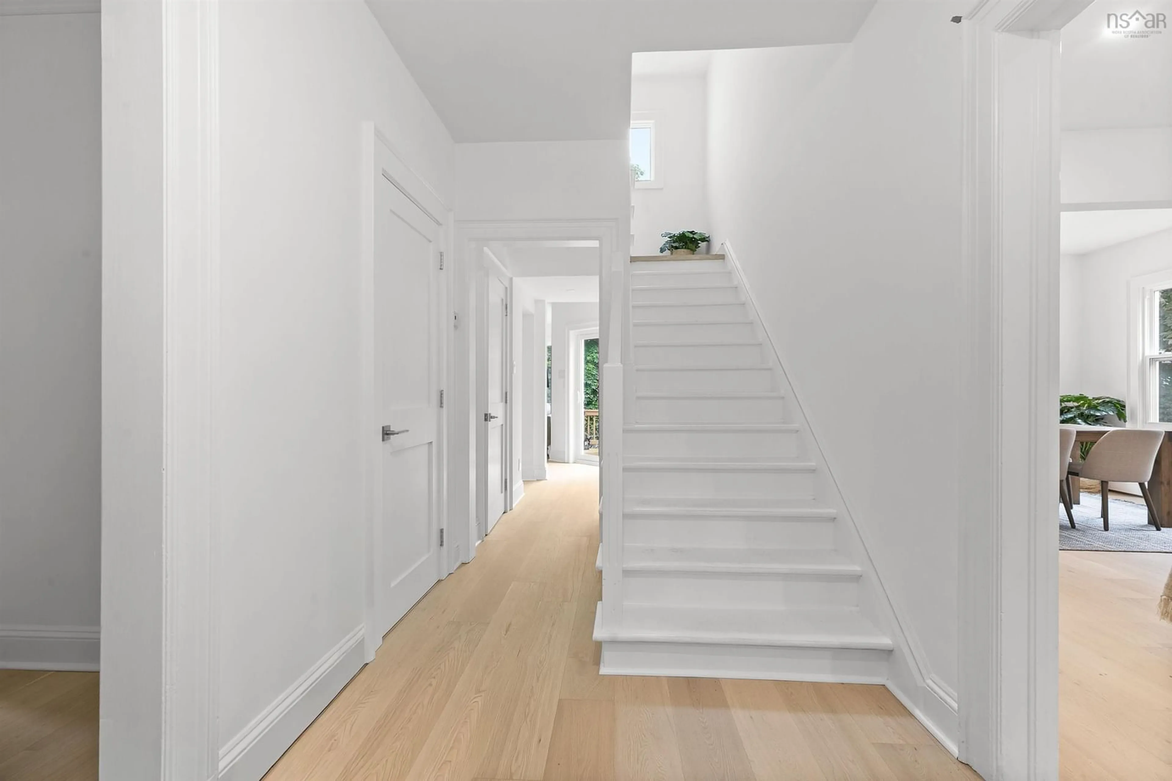 Indoor foyer for 6196 Oakland Rd, Halifax Nova Scotia B3H 1P2