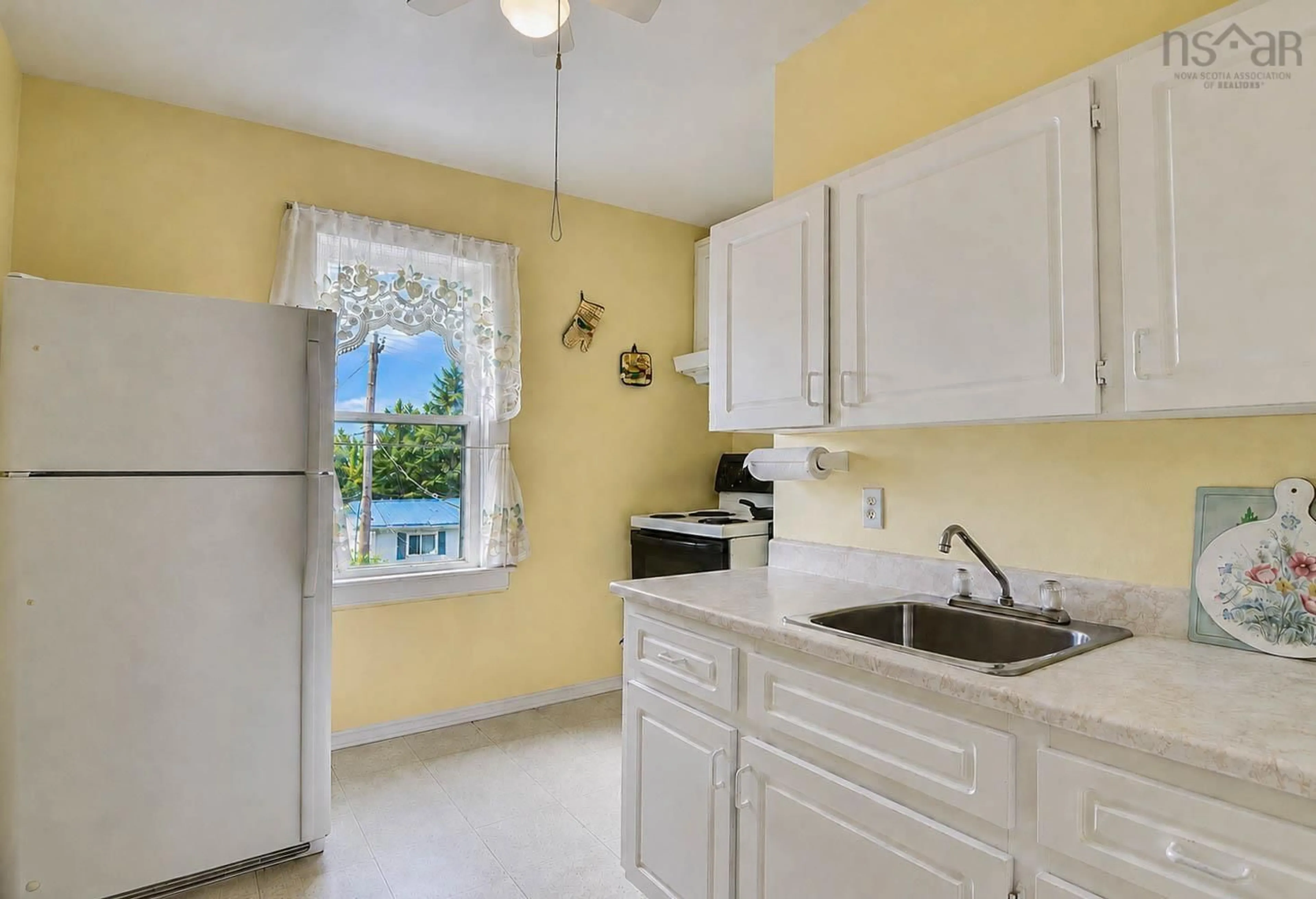 Standard kitchen, ceramic/tile floor for 65 View St, New Glasgow Nova Scotia B2H 2G3