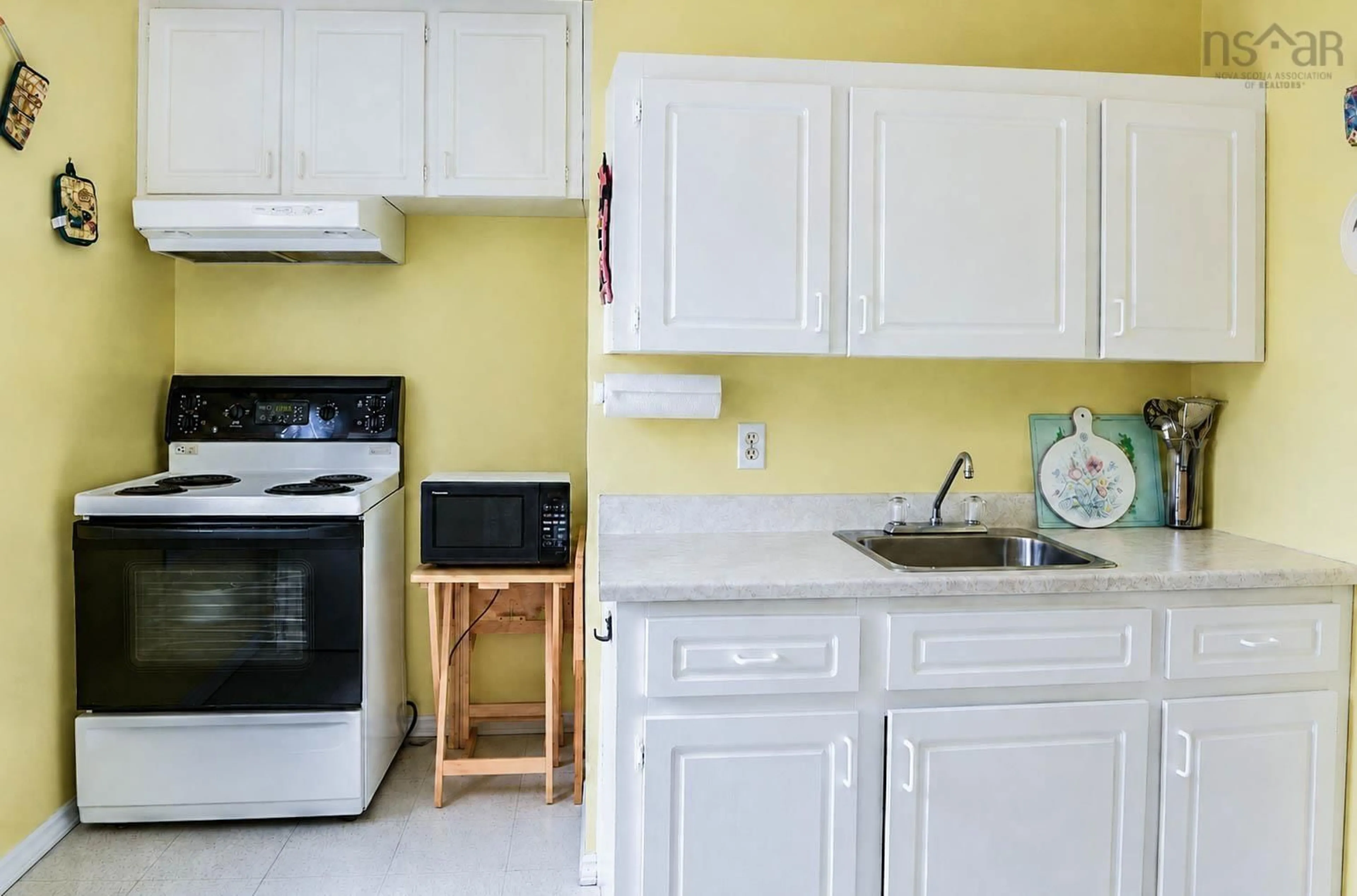 Standard kitchen, ceramic/tile floor for 65 View St, New Glasgow Nova Scotia B2H 2G3