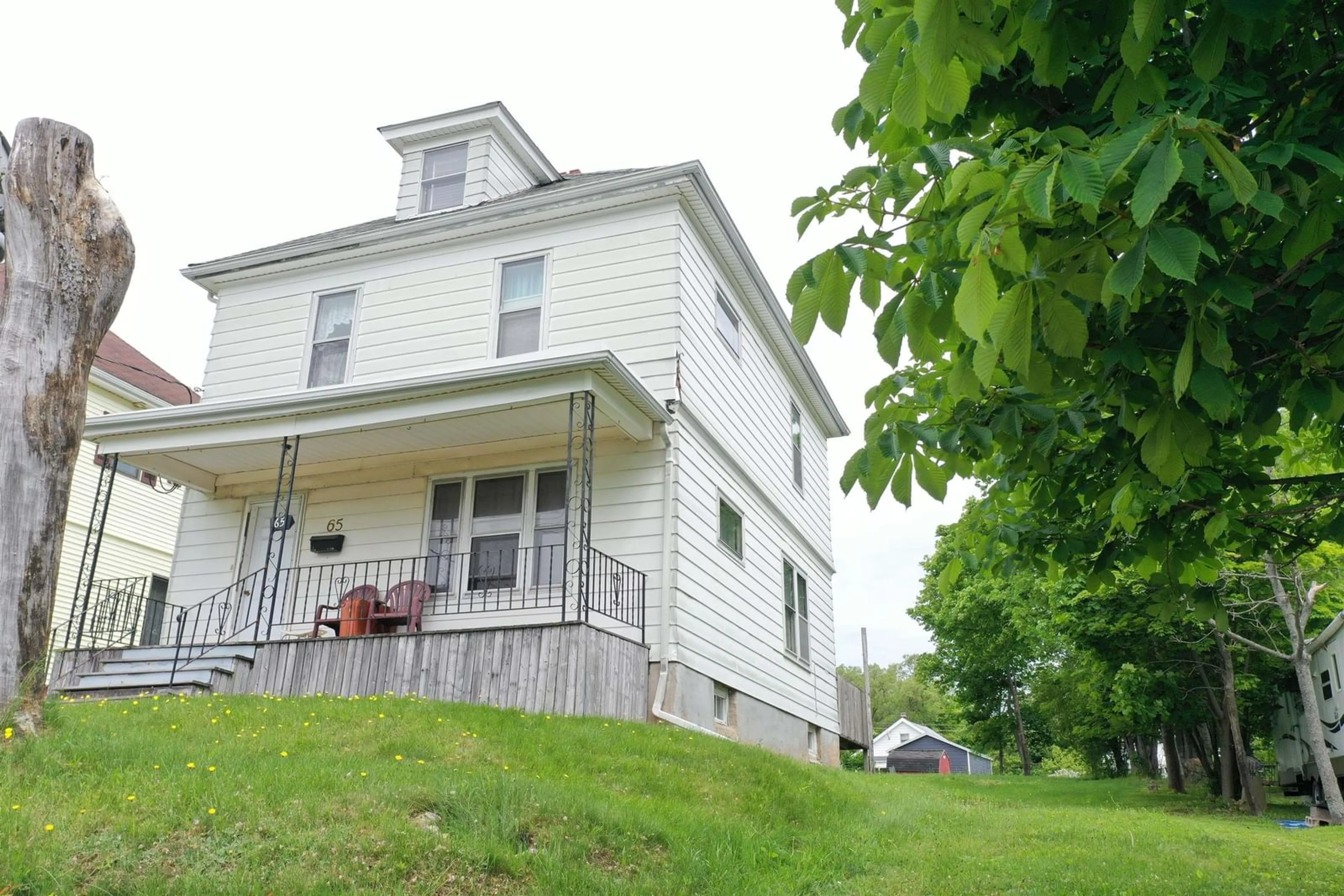 A pic from outside/outdoor area/front of a property/back of a property/a pic from drone, building for 65 View St, New Glasgow Nova Scotia B2H 2G3