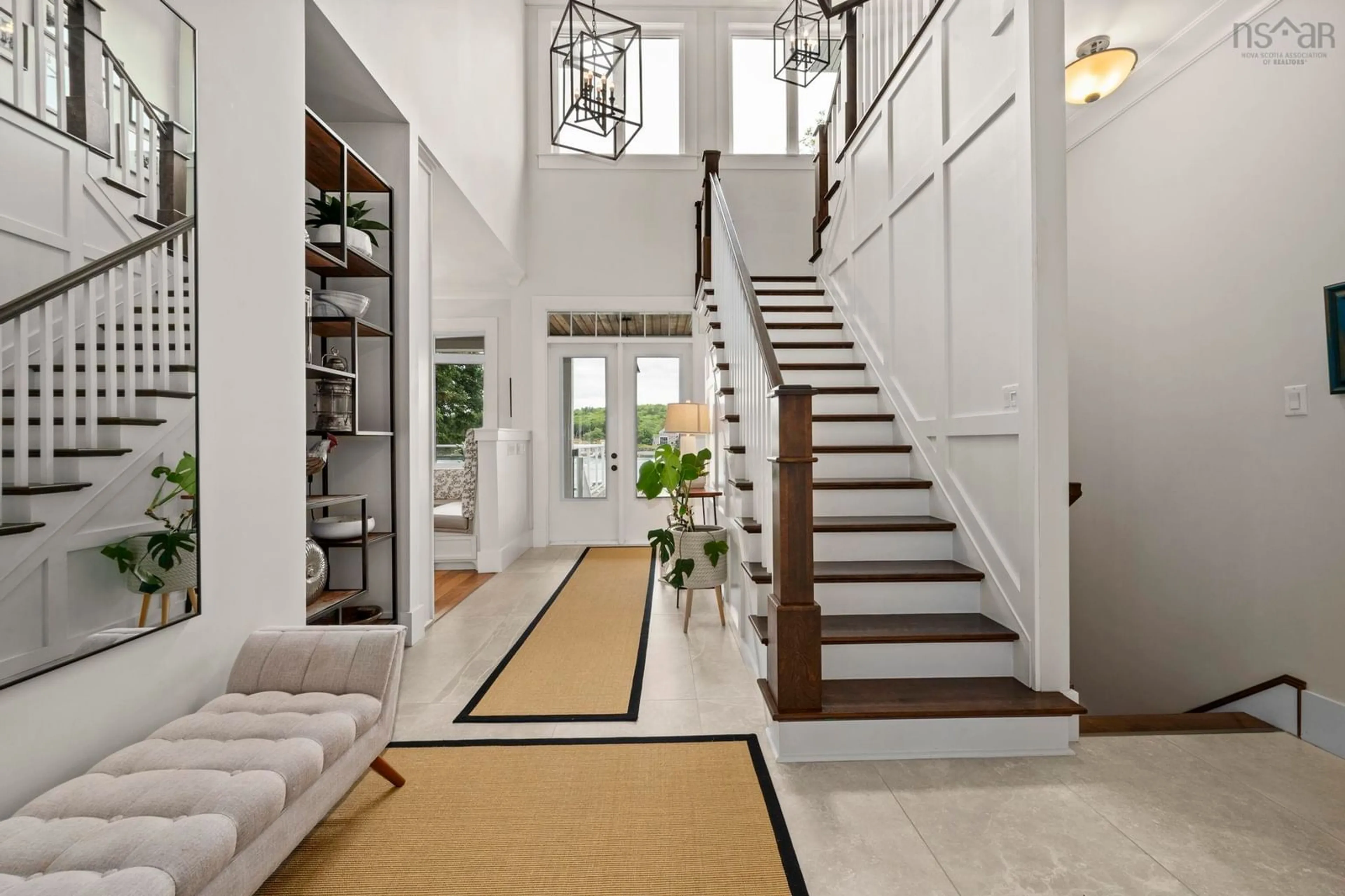 Indoor entryway for 5950 Inglewood Dr, Halifax Nova Scotia B3H 1B1