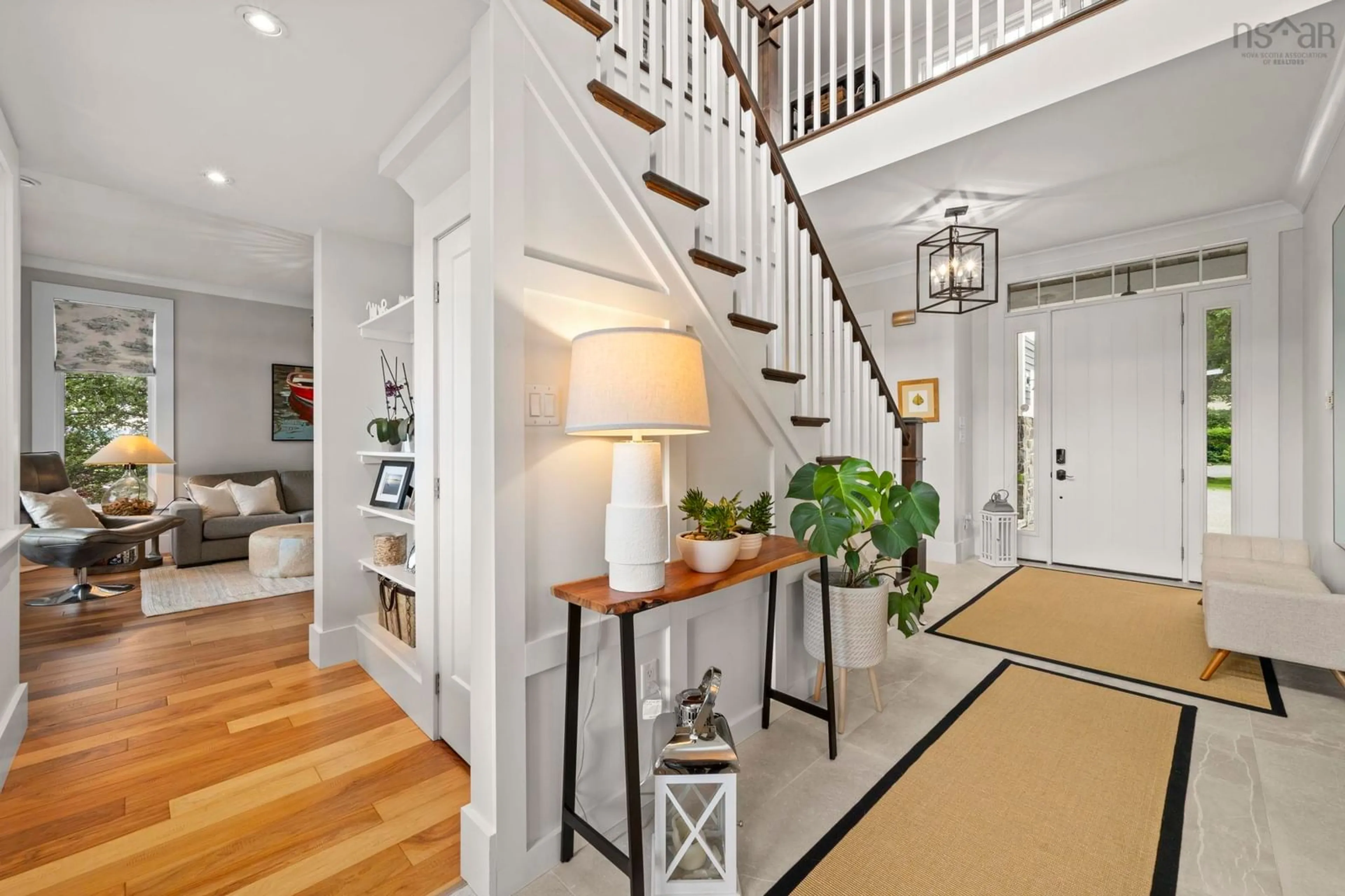 Indoor entryway for 5950 Inglewood Dr, Halifax Nova Scotia B3H 1B1